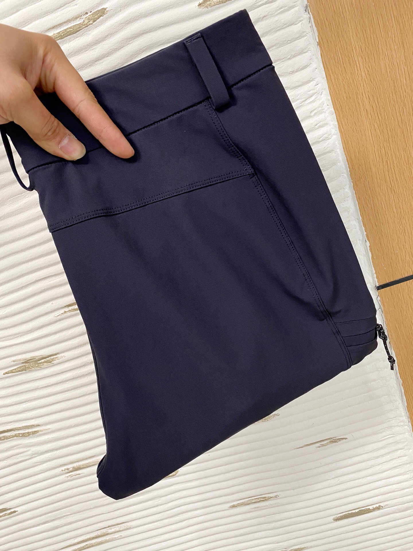 NO:648025,Arc'teryx men's casual pants, quick-drying fabric casual pants, the latest upper body style is invincible!  You can definitely close your eyes and close your eyes. This type of pants is very versatile and has an elastic waist. It can be worn in daily work and outdoor sports. It is the perfect combination of fashion and leisure and outdoor sports, so it is your best choice whether you wear it daily or outdoors. Extreme comfort and quick sweat wicking are popular focuses, improving wearing comfort. It is suitable for aerobic exercise and cross-country running conditions. This type of running casual pants has an extremely wide range of applications, allowing you to naturally maintain your love for sports in summer, and can also be worn in leisure life -  Size L-4XL,arc'teryx,alexander wang19860909始祖鸟 男士休闲裤 速干面料休闲裤,最新款上身版型无敌正！ 绝对可以闭眼收的一款 此款裤子非常百搭,弹力腰围,日常上班 户外运动都可以穿着,是时尚休闲与户外运动的完美结合,所以无论您平时穿或者户外穿都是您的最佳选择. 极致舒适和快速排汗是备受青睐的重点,提升穿着舒适度,适合有氧运动和越野跑条件下穿着,此款是一件适用范围极其广泛的跑步休闲裤,让你在夏天自然可以保持对运动热爱,也可以在休闲生活中穿着- 尺码 L-4XL,arc'teryx,alexander wang,Men's clothing