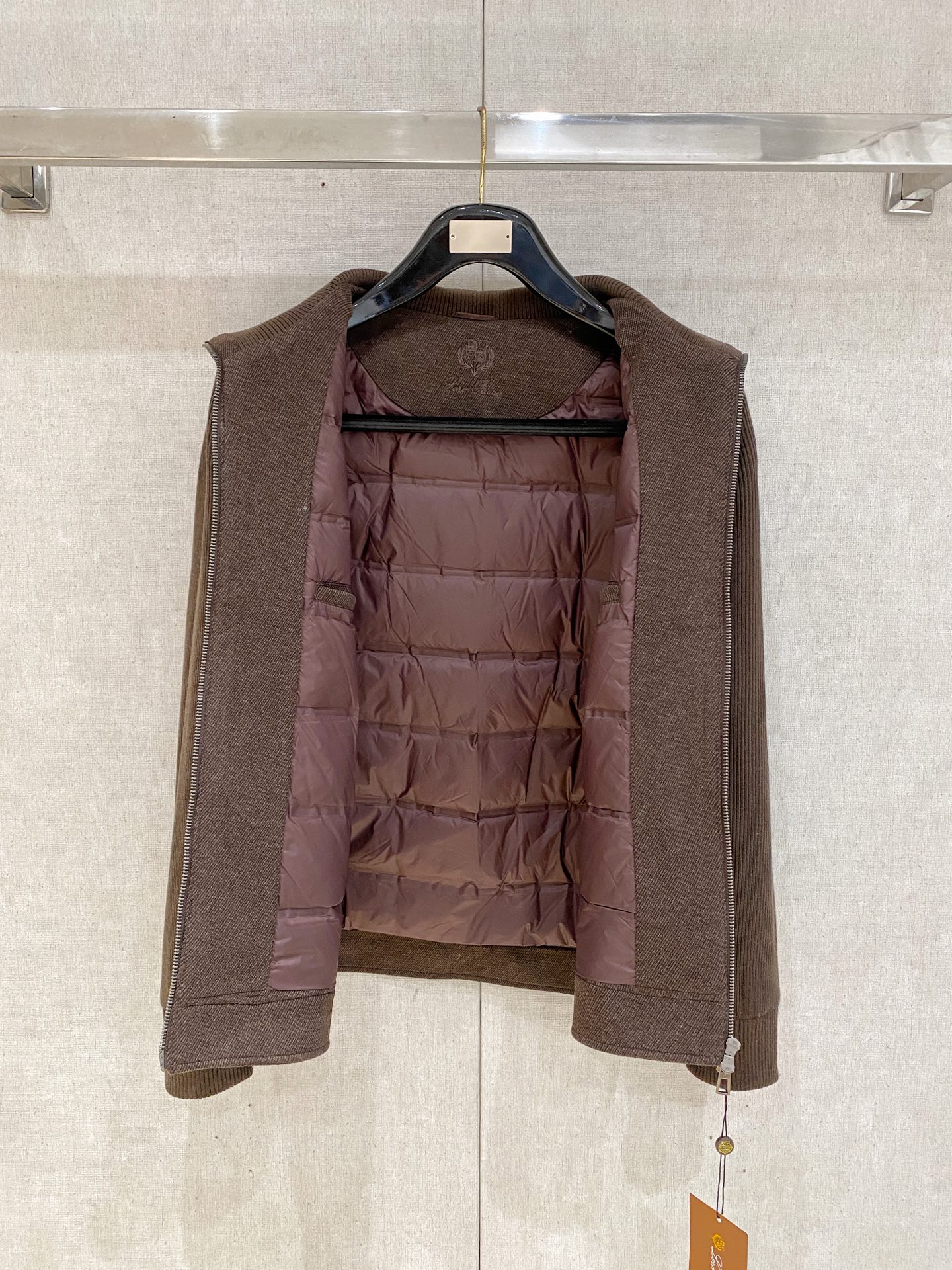主推🌟🌟Loro Piana 针织拼接羽绒服 26秋冬新款意式老钱Loro Piana诺悠翩雅羽绒服🆕原版1:1订制五金 主推🌟🌟Loro Piana 针织拼接羽绒服 26秋冬新款意式老钱Loro Piana诺悠翩雅羽绒服🆕原版1:1订制五金