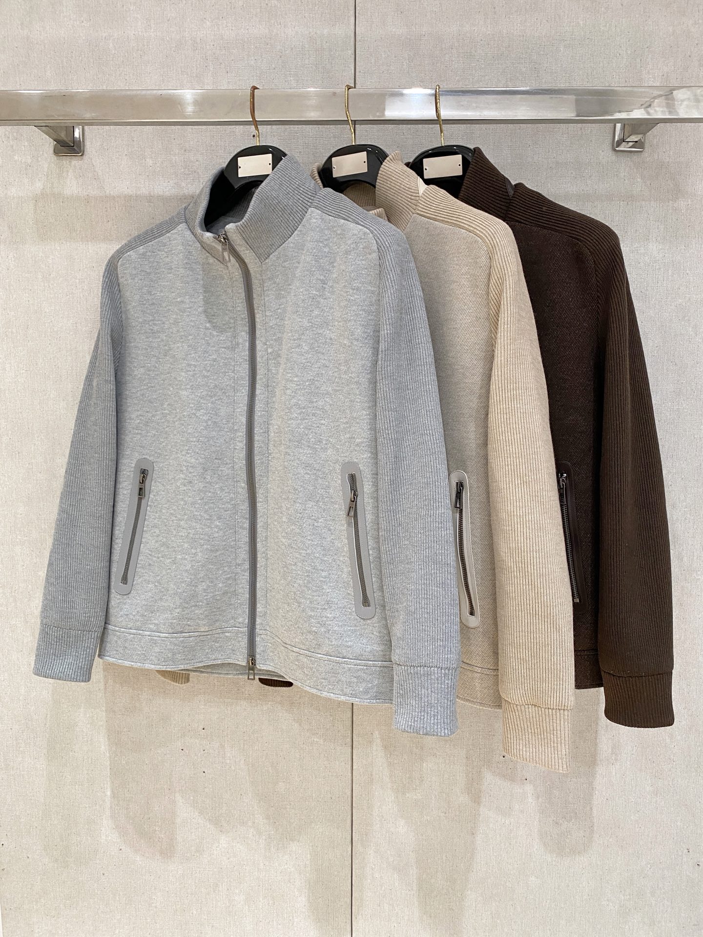 主推🌟🌟Loro Piana 针织拼接羽绒服 26秋冬新款意式老钱Loro Piana诺悠翩雅羽绒服🆕原版1:1订制五金 主推🌟🌟Loro Piana 针织拼接羽绒服 26秋冬新款意式老钱Loro Piana诺悠翩雅羽绒服🆕原版1:1订制五金