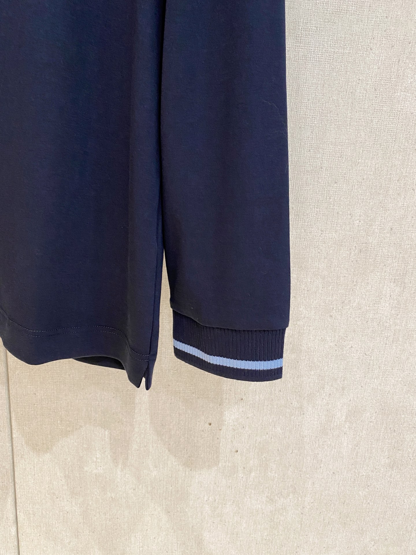 🌾 罗意威 25ss早秋【新品】圆领打底衫单穿卫衣爆款 超前卫设计风格 细腻舒适 穿着非常轻便不易起皱。