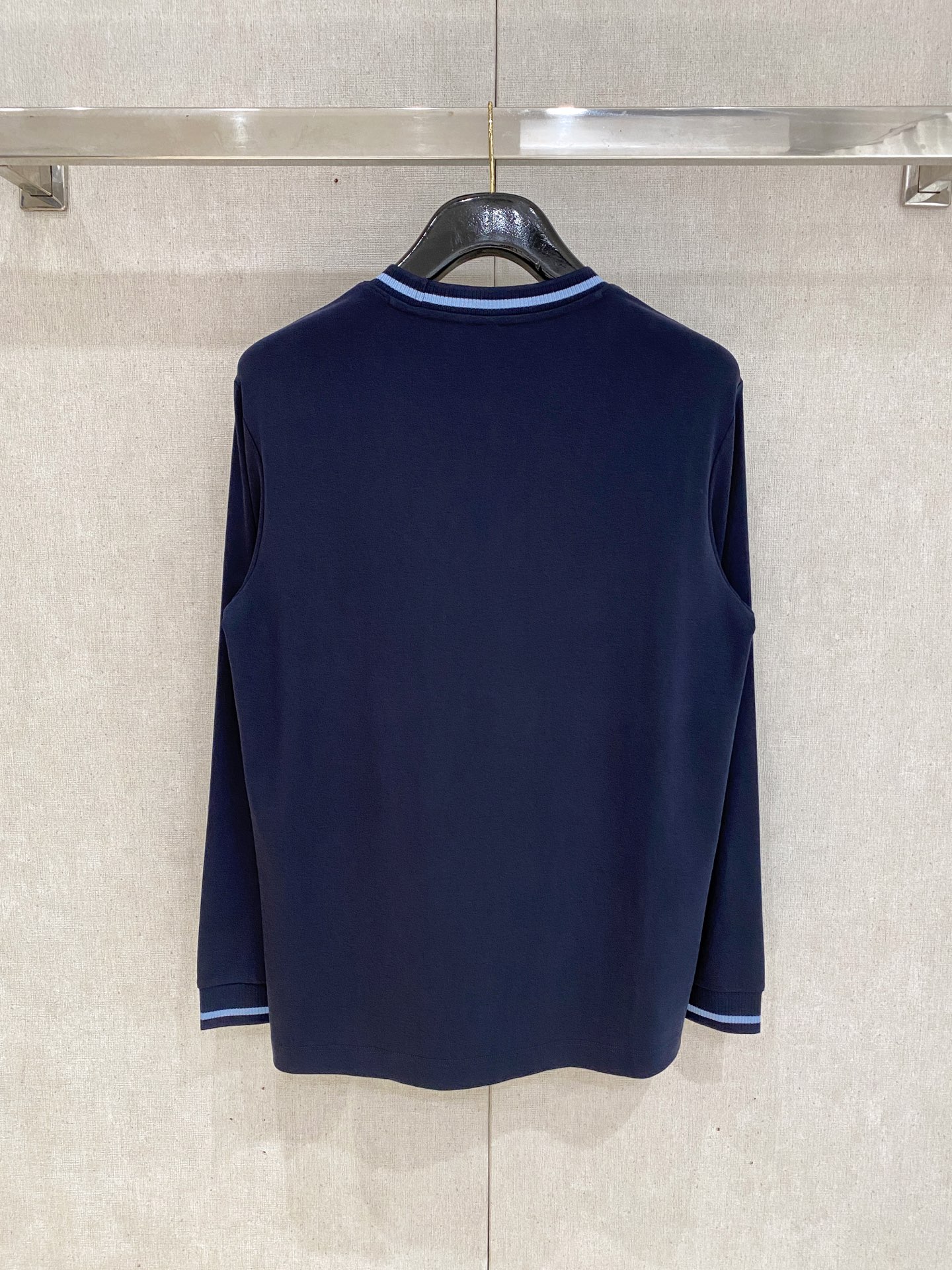 🌾 罗意威 25ss早秋【新品】圆领打底衫单穿卫衣爆款 超前卫设计风格 细腻舒适 穿着非常轻便不易起皱。