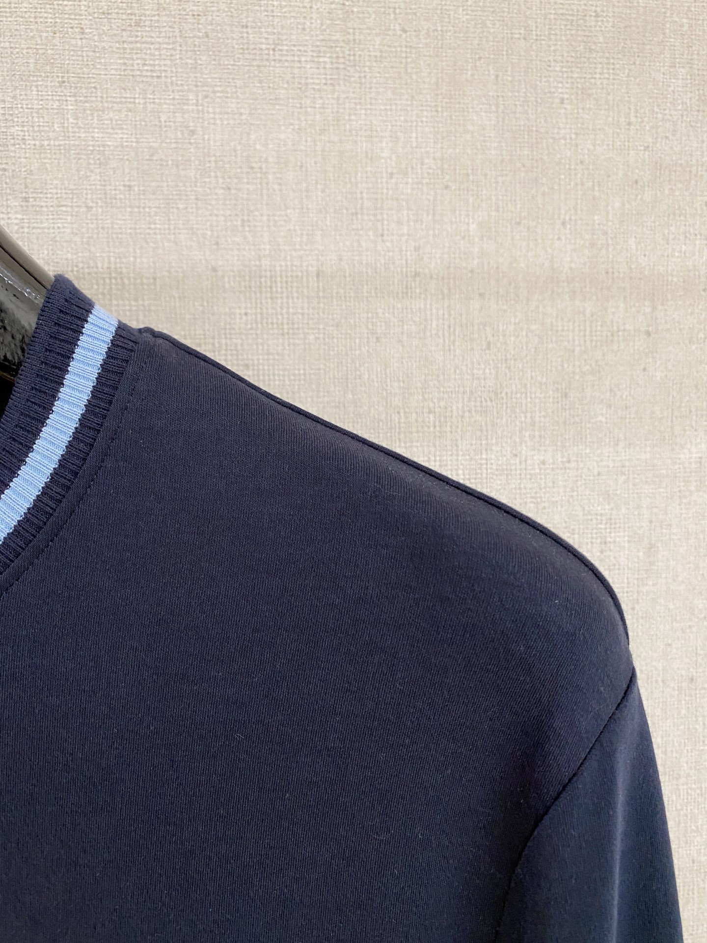 🌾 罗意威 25ss早秋【新品】圆领打底衫单穿卫衣爆款 超前卫设计风格 细腻舒适 穿着非常轻便不易起皱。