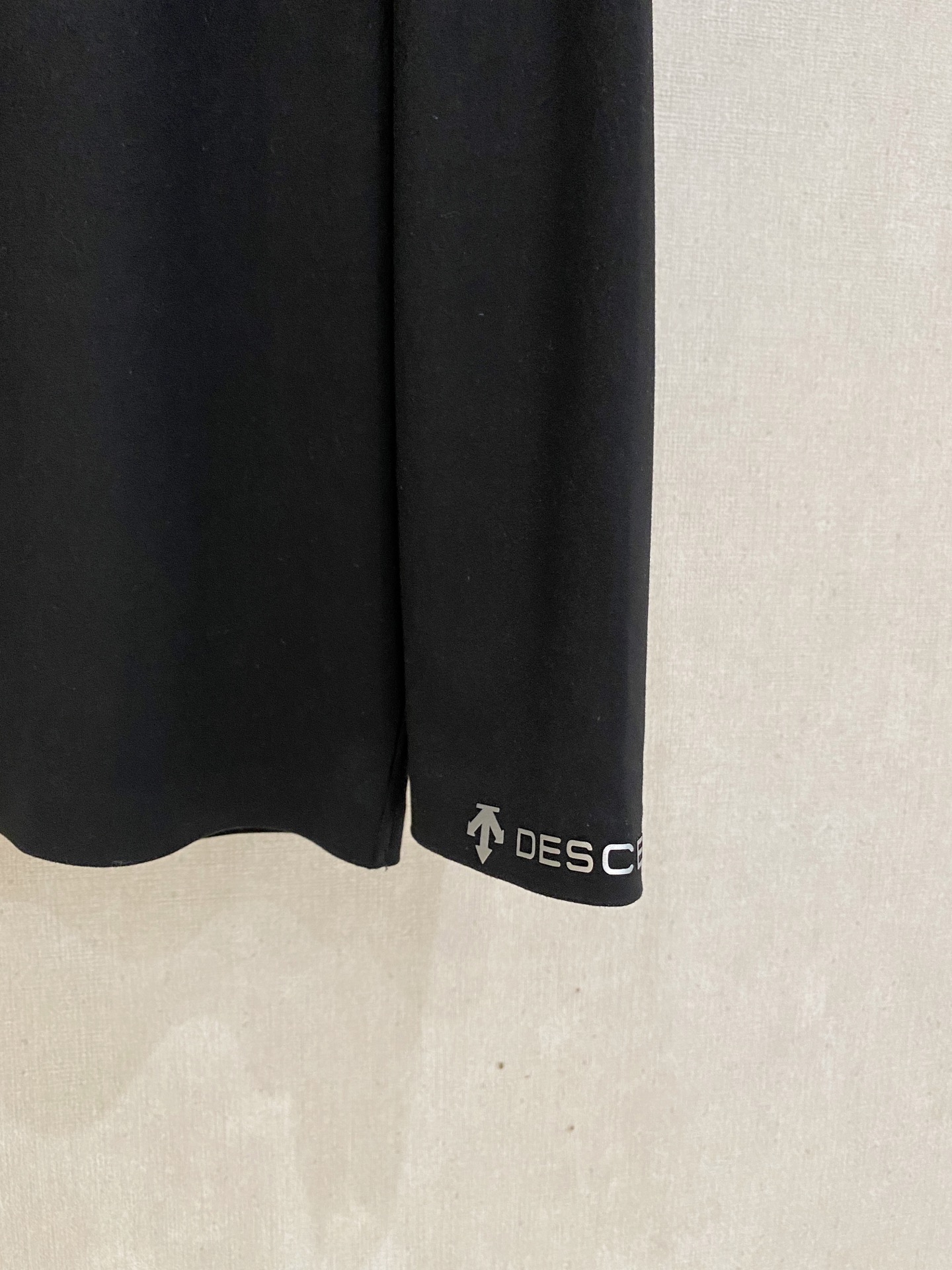 🌾 迪桑特 25ss早秋【新品】半高领打底衫单穿卫衣爆款 超前卫设计风格 细腻舒适 穿着非常轻便不易起皱