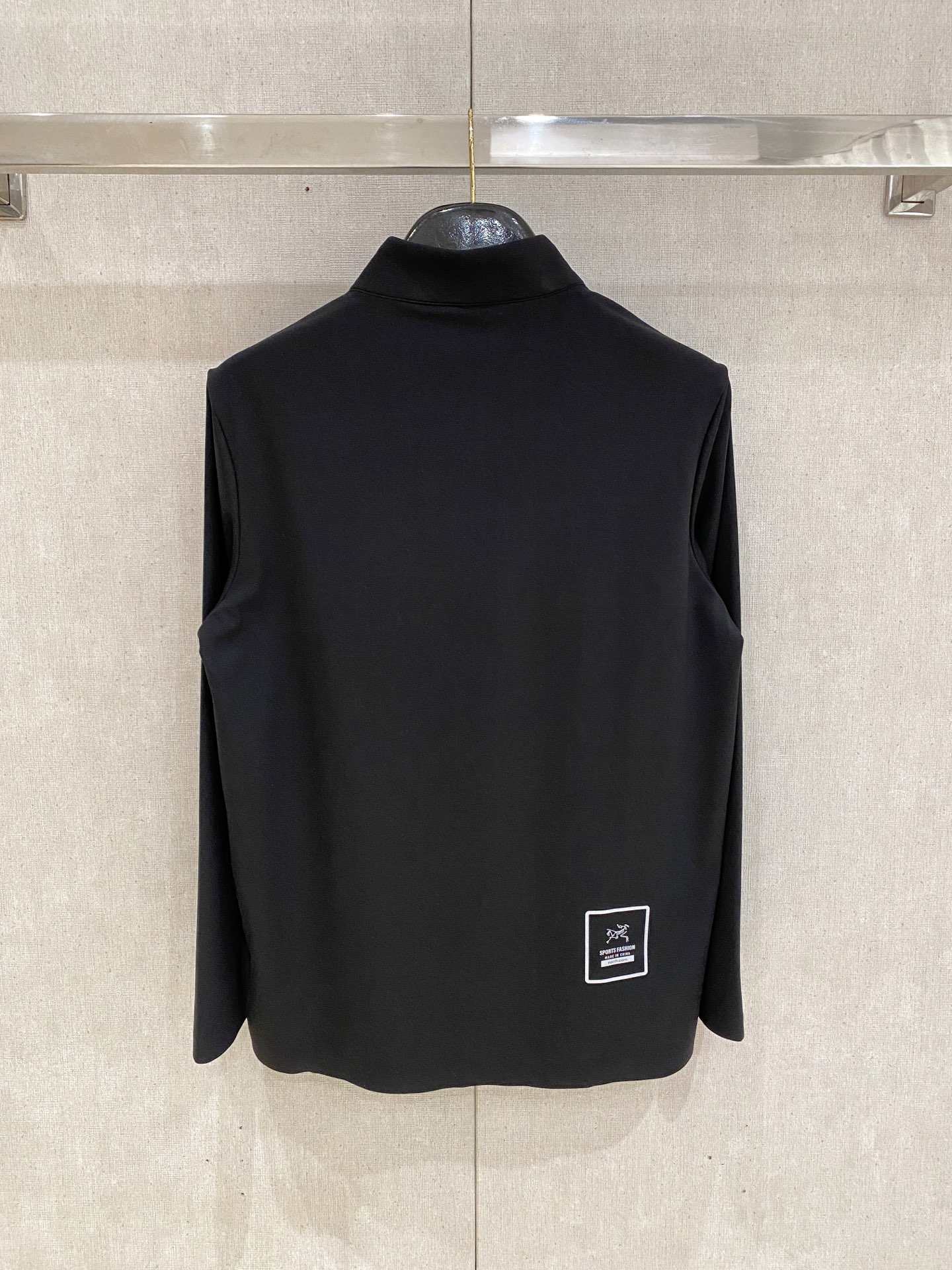 🌾 始祖鸟 25ss早秋【新品】半高领打底衫单穿卫衣爆款 超前卫设计风格 细腻舒适 穿着非常轻便不易起皱