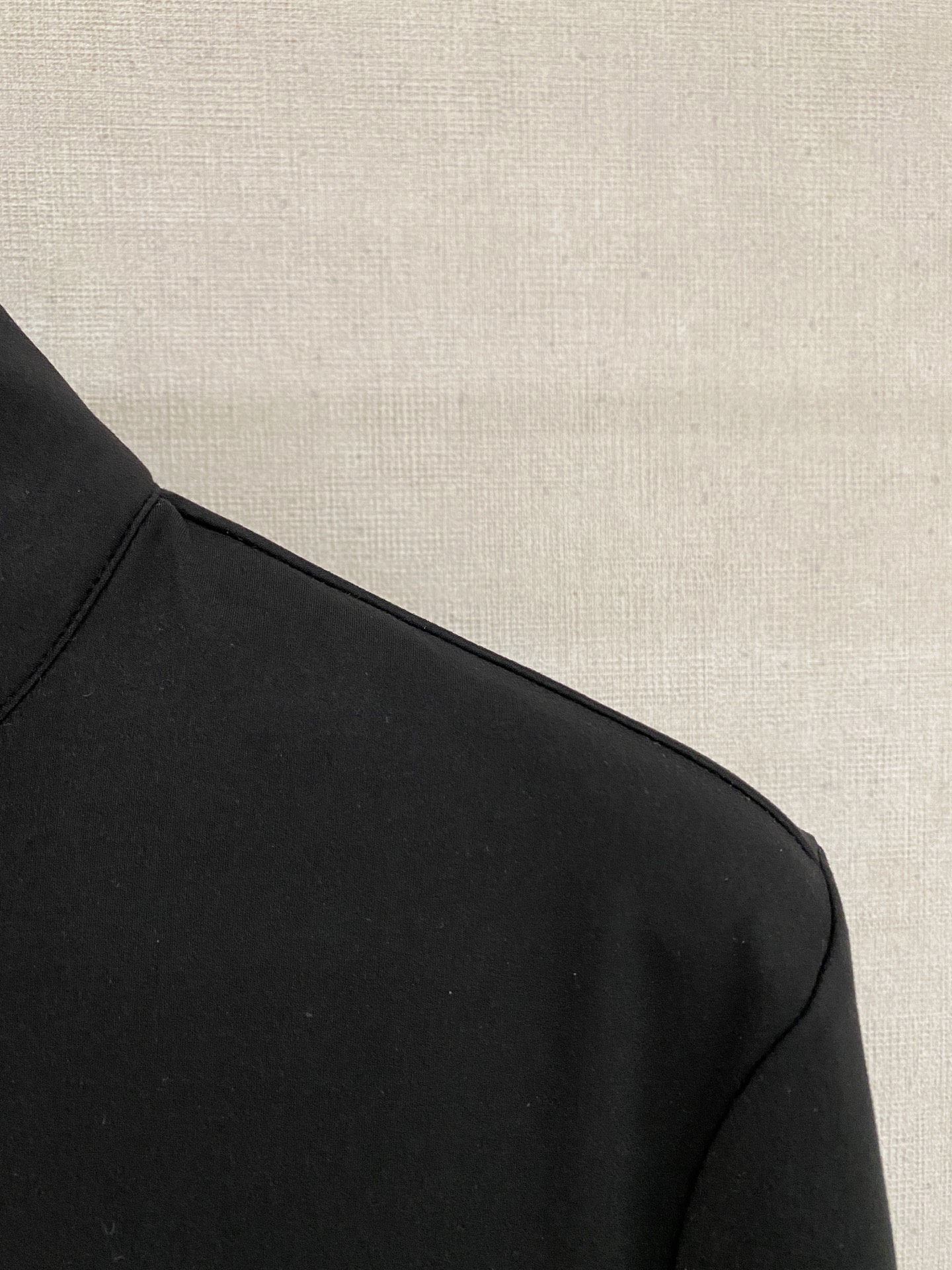 🌾 始祖鸟 25ss早秋【新品】半高领打底衫单穿卫衣爆款 超前卫设计风格 细腻舒适 穿着非常轻便不易起皱