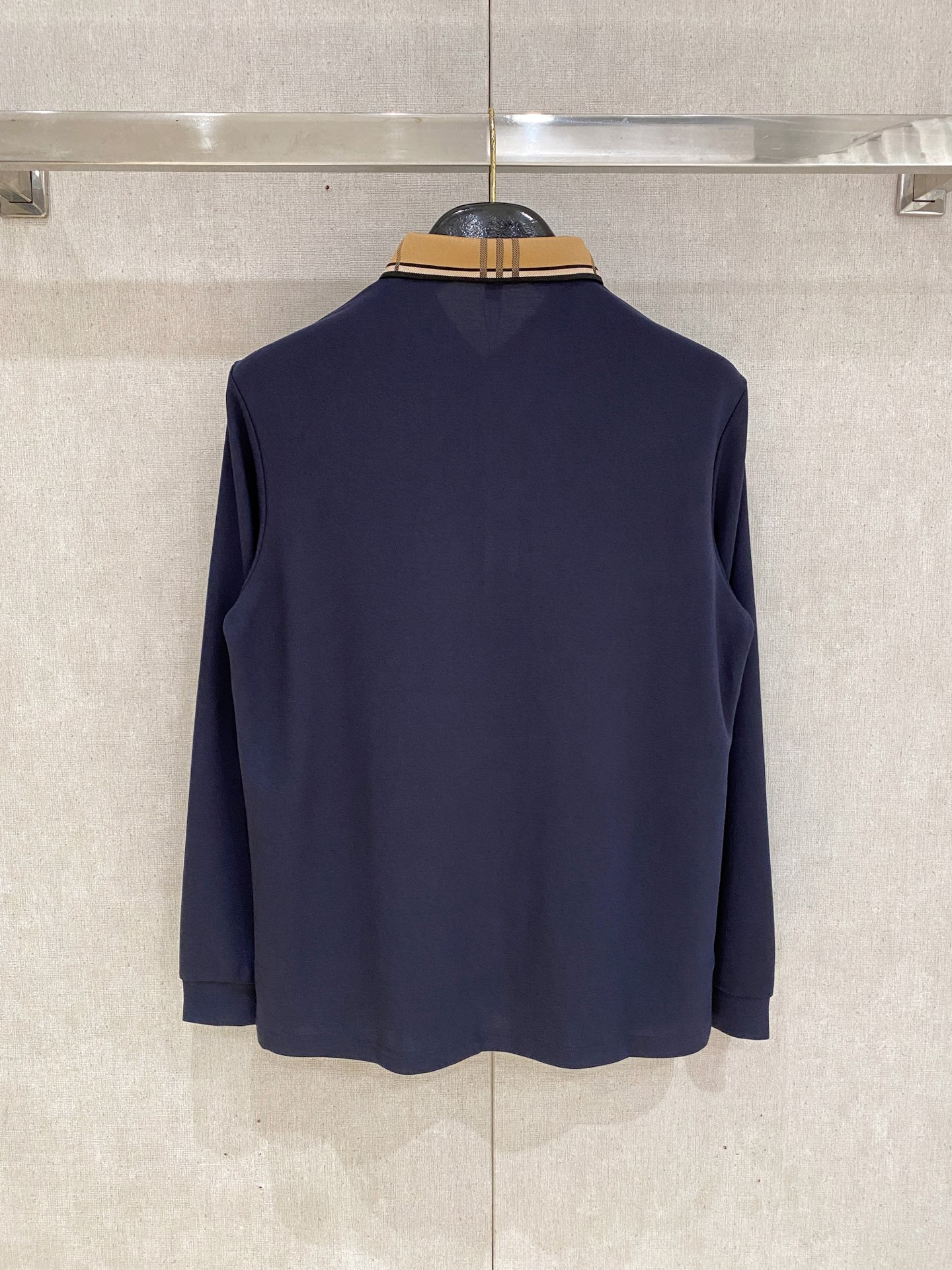 🌾 巴宝莉 25ss【新品】Polo打底衫爆款 超前卫设计风格 细腻舒适 穿着非常轻便不易起皱。多重重工