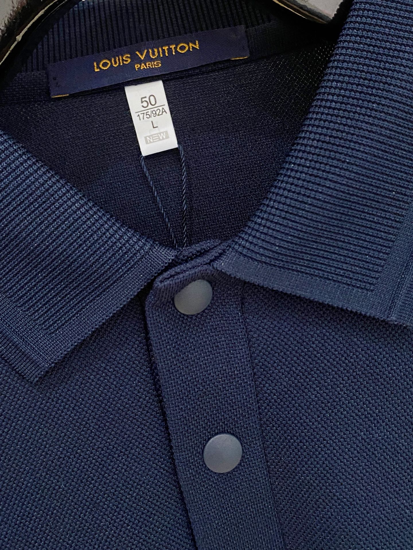 🌾 LV 25ss【新品】Polo打底衫爆款 超前卫设计风格 细腻舒适 穿着非常轻便不易起皱。多重重工艺