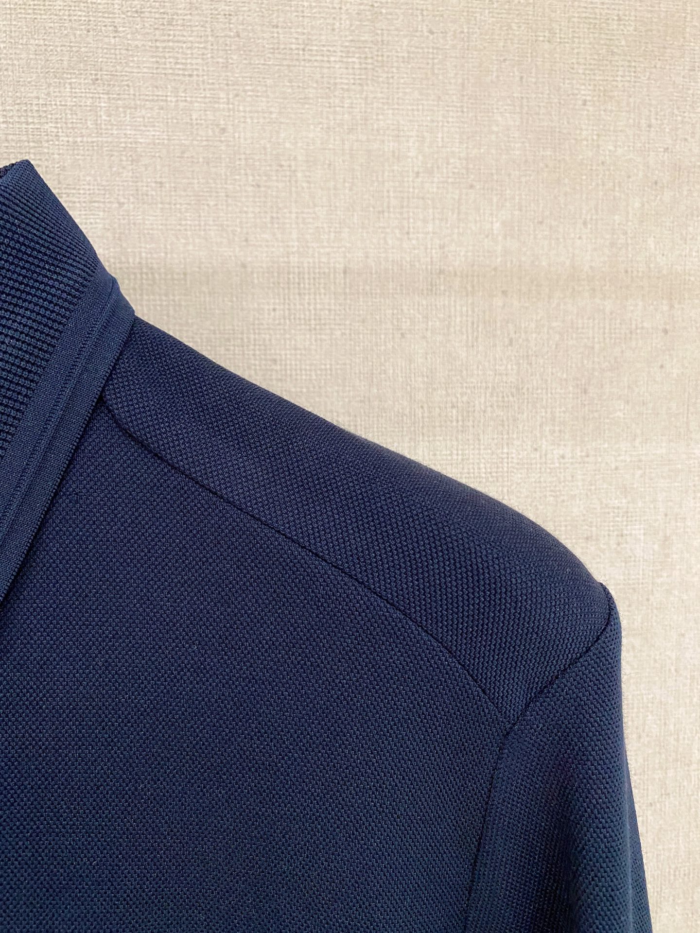 🌾 LV 25ss【新品】Polo打底衫爆款 超前卫设计风格 细腻舒适 穿着非常轻便不易起皱。多重重工艺