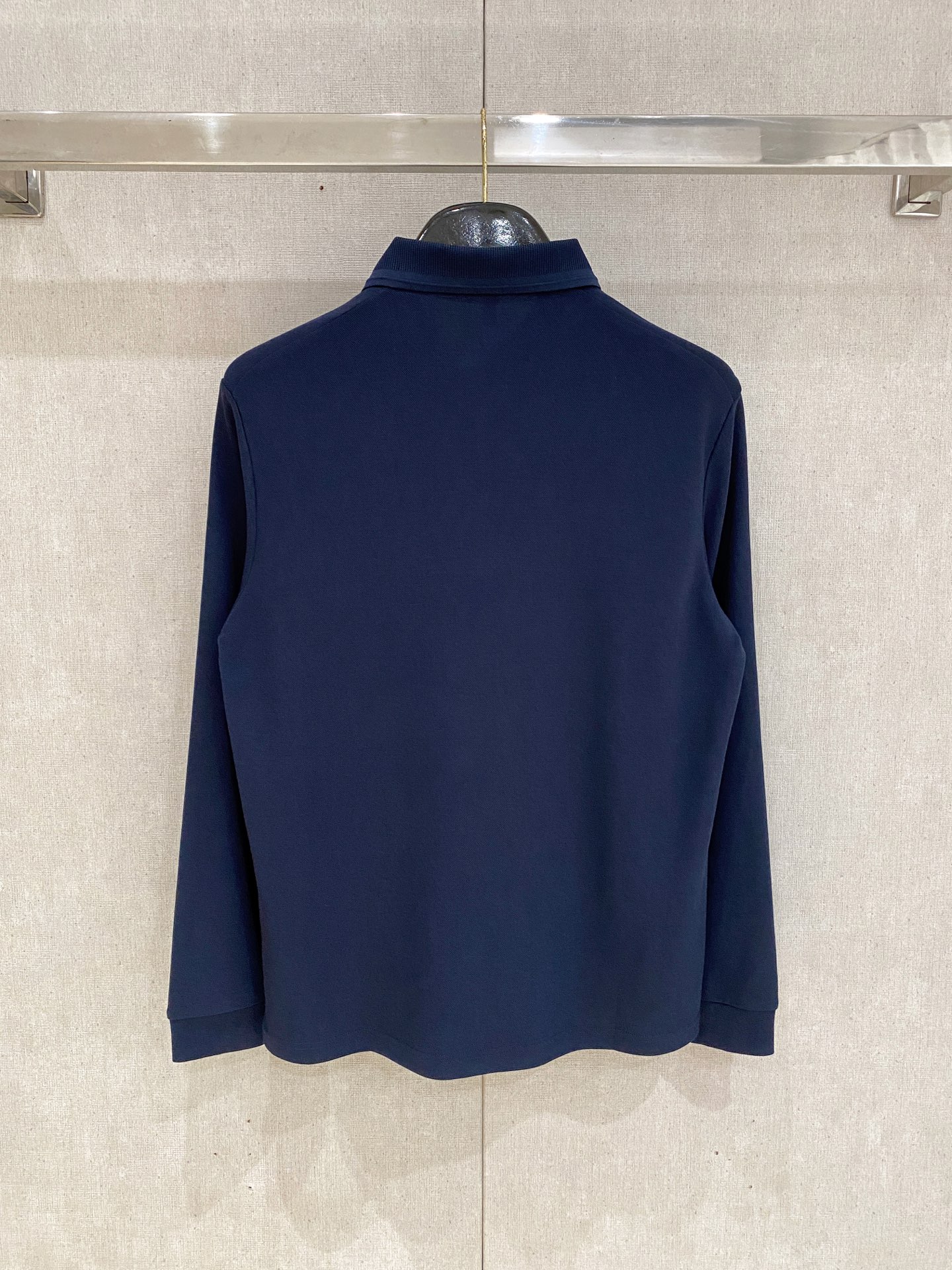 🌾 LV 25ss【新品】Polo打底衫爆款 超前卫设计风格 细腻舒适 穿着非常轻便不易起皱。多重重工艺