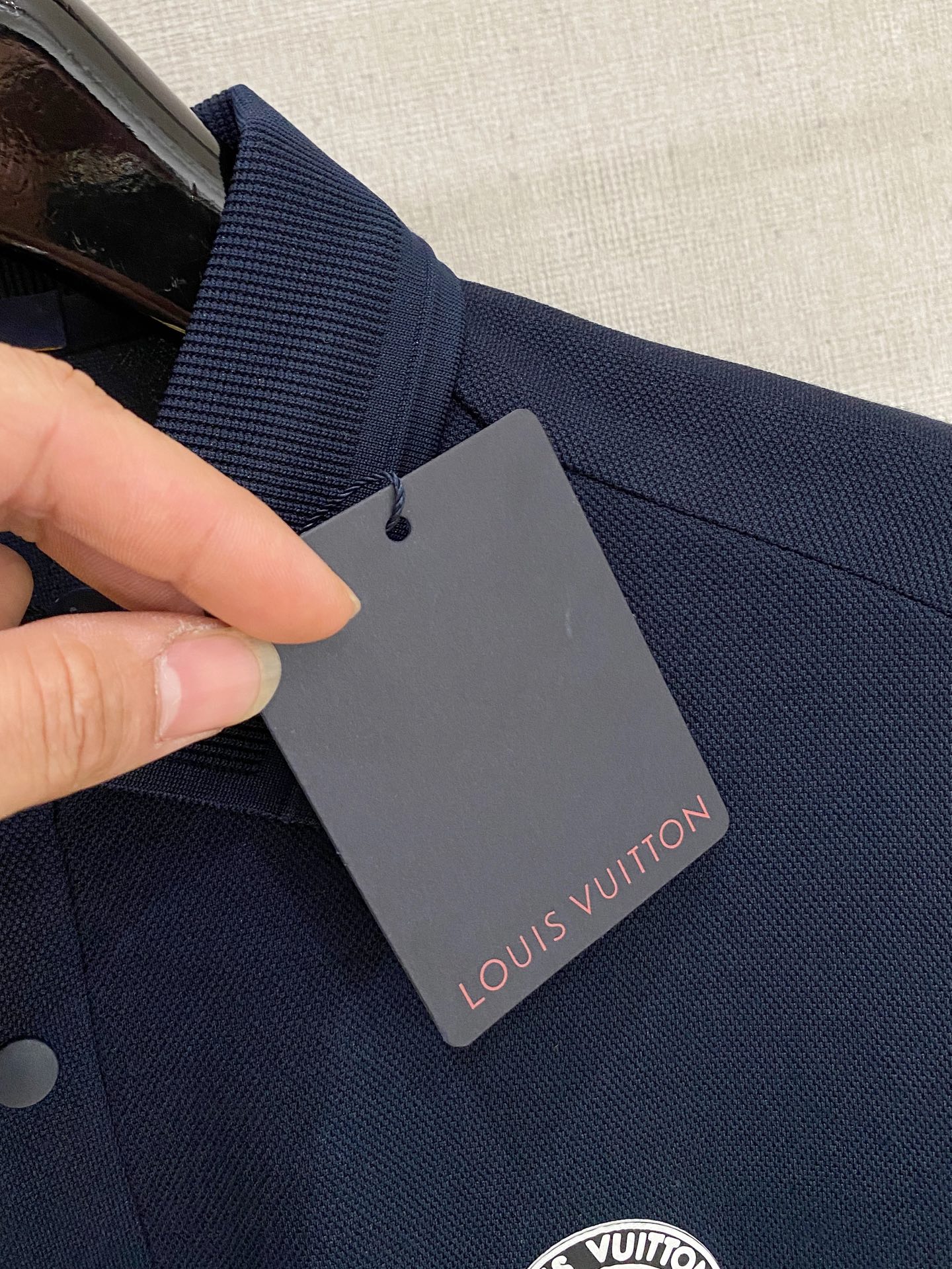 🌾 LV 25ss【新品】Polo打底衫爆款 超前卫设计风格 细腻舒适 穿着非常轻便不易起皱。多重重工艺