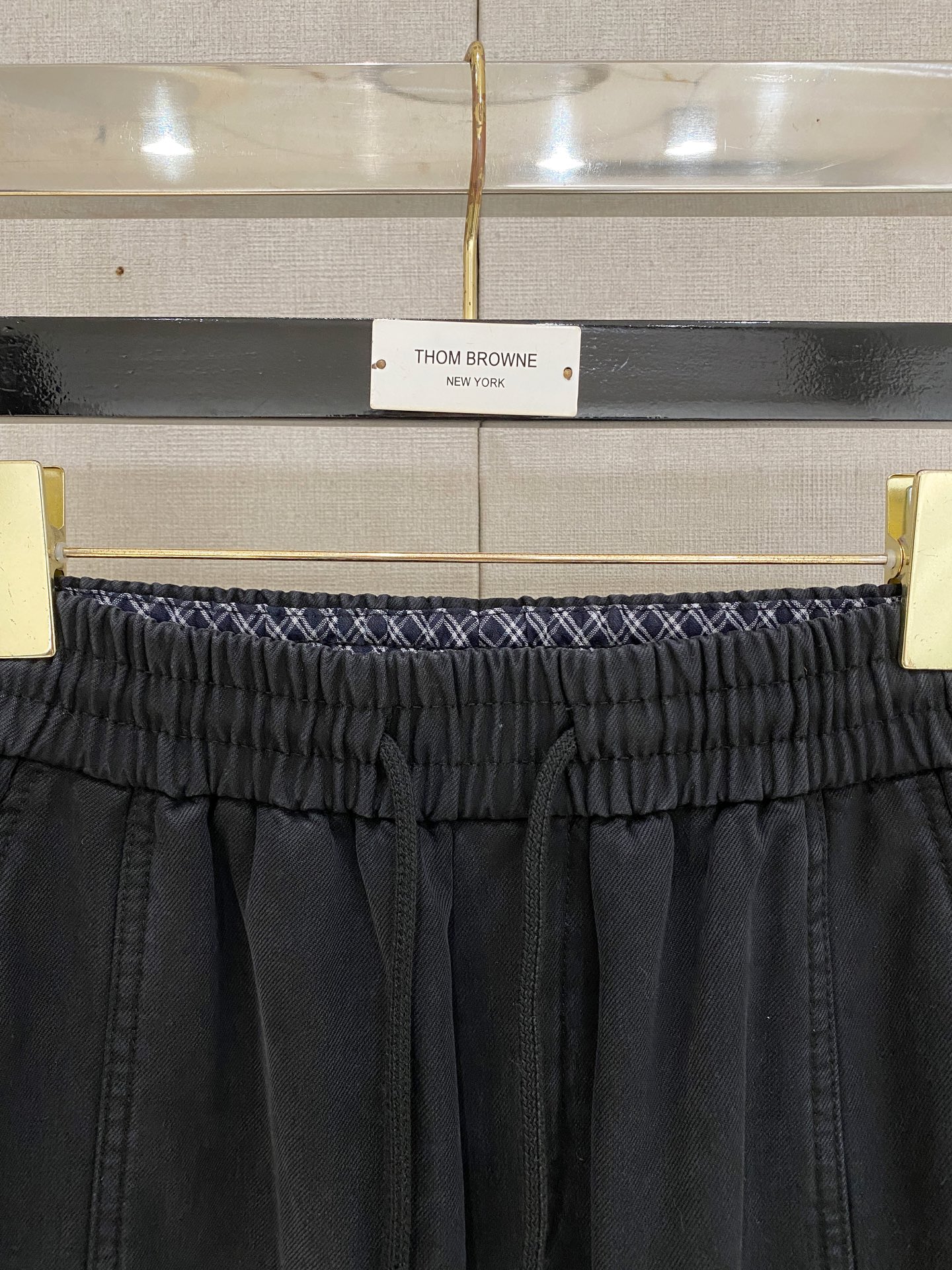 🌾 始祖鸟 【新品】秋冬加绒休闲裤金典再次出现，原单订制超级百搭款。独家定制面料，挺阔有型，贴身舒适。原