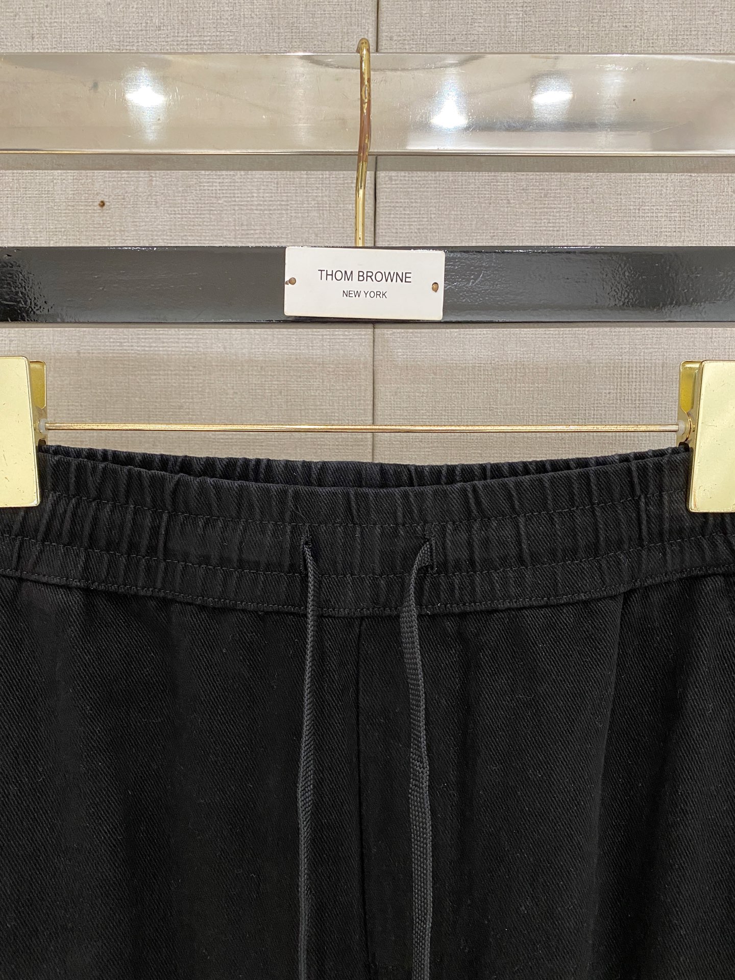 🌾 始祖鸟 【新品】秋冬加厚休闲裤金典再次出现，原单订制超级百搭款。独家定制面料，挺阔有型，贴身舒适。原