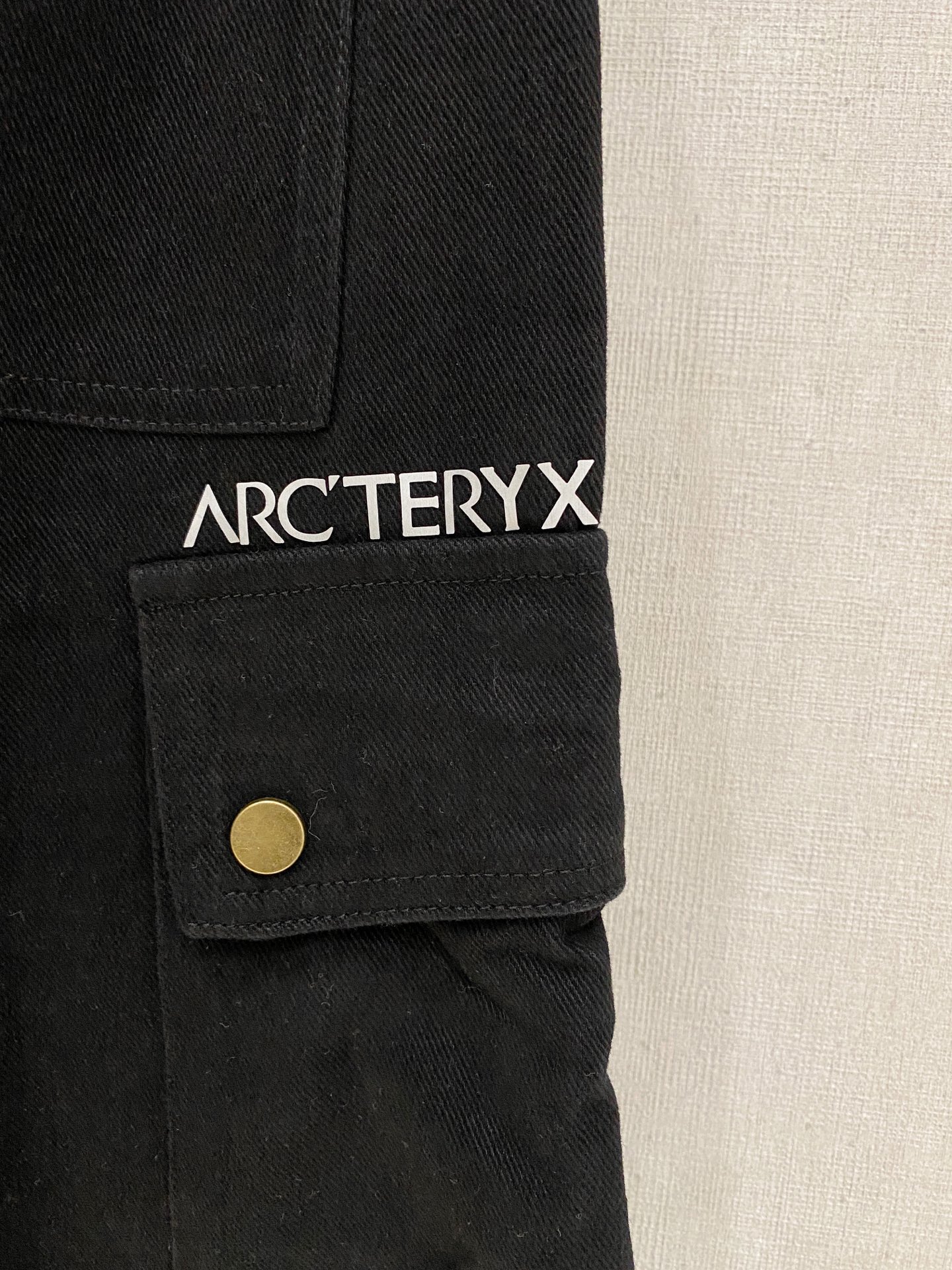 🌾 始祖鸟 【新品】秋冬加厚休闲裤金典再次出现，原单订制超级百搭款。独家定制面料，挺阔有型，贴身舒适。原