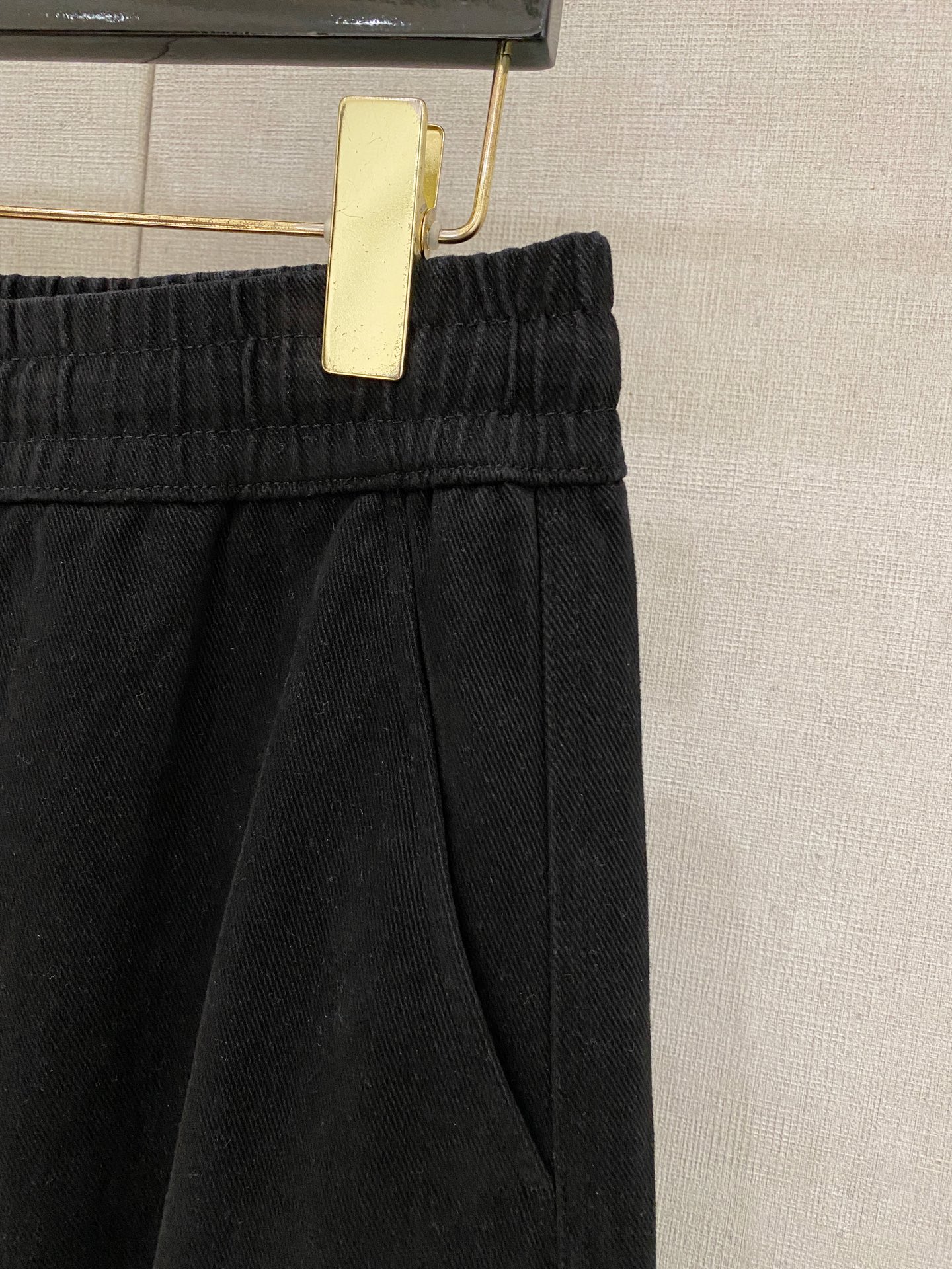 🌾 始祖鸟 【新品】秋冬加厚休闲裤金典再次出现，原单订制超级百搭款。独家定制面料，挺阔有型，贴身舒适。原