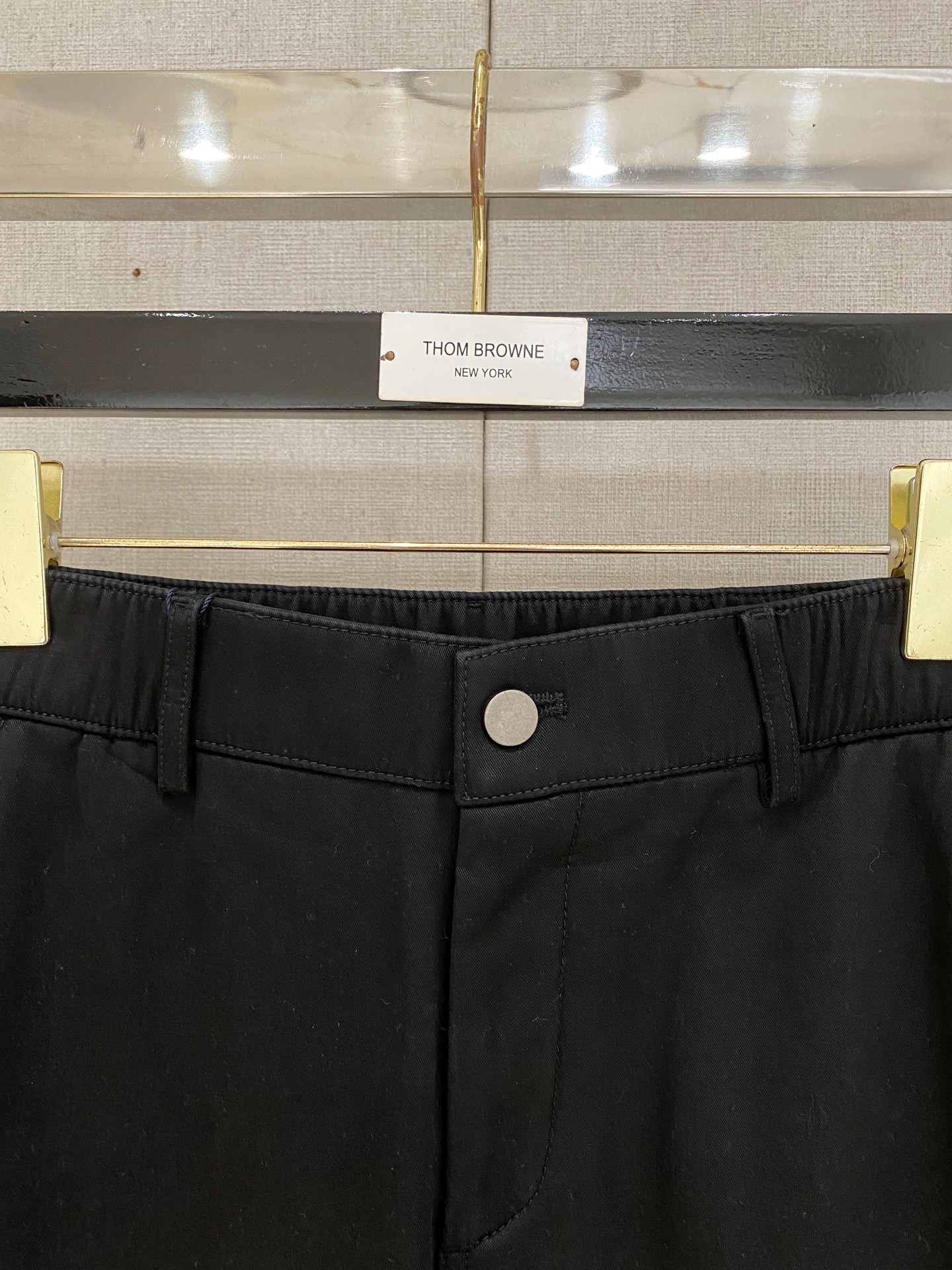 🌾 LV 【新品】秋冬加绒休闲裤金典再次出现，原单订制超级百搭款。独家定制面料，挺阔有型，贴身舒适。原版