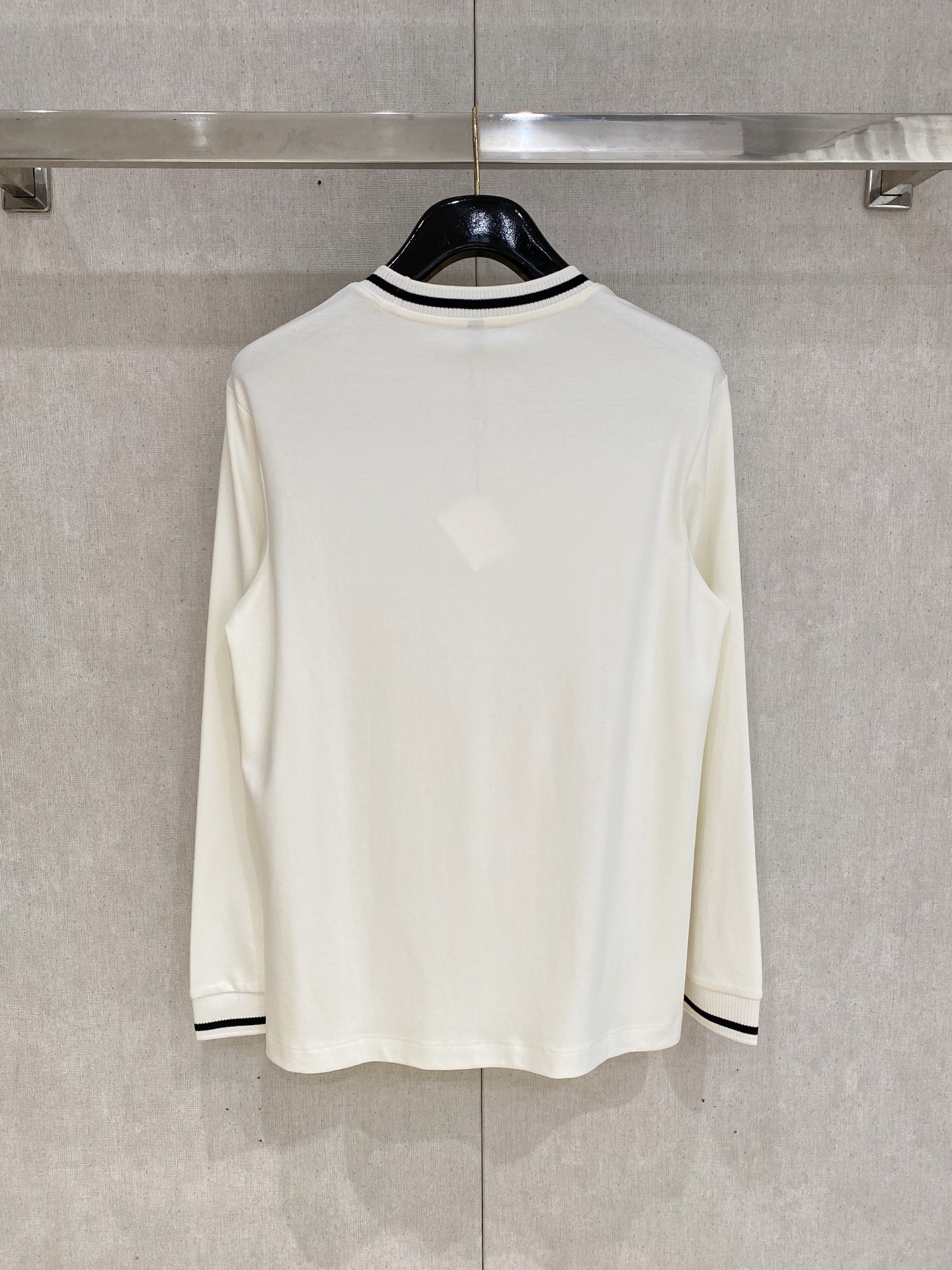 🌾 罗意威 25ss早秋【新品】圆领打底衫单穿卫衣爆款 超前卫设计风格 细腻舒适 穿着非常轻便不易起皱。