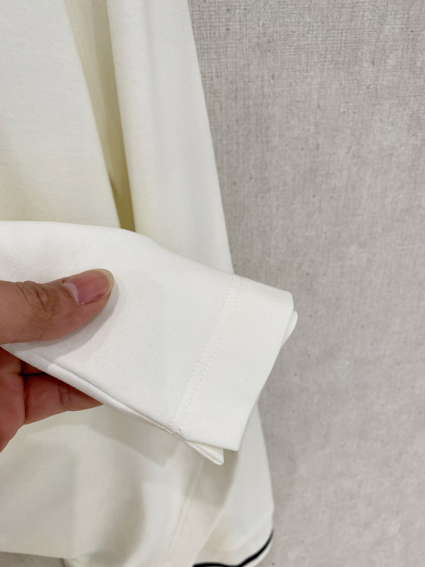 🌾 罗意威 25ss早秋【新品】圆领打底衫单穿卫衣爆款 超前卫设计风格 细腻舒适 穿着非常轻便不易起皱。