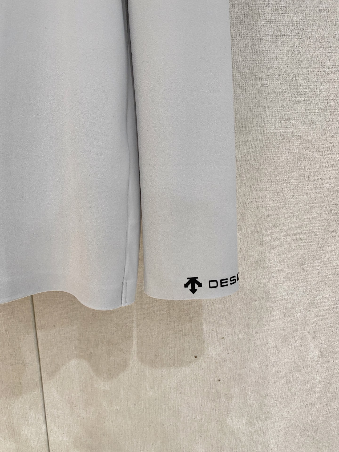 🌾 迪桑特 25ss早秋【新品】半高领打底衫单穿卫衣爆款 超前卫设计风格 细腻舒适 穿着非常轻便不易起皱