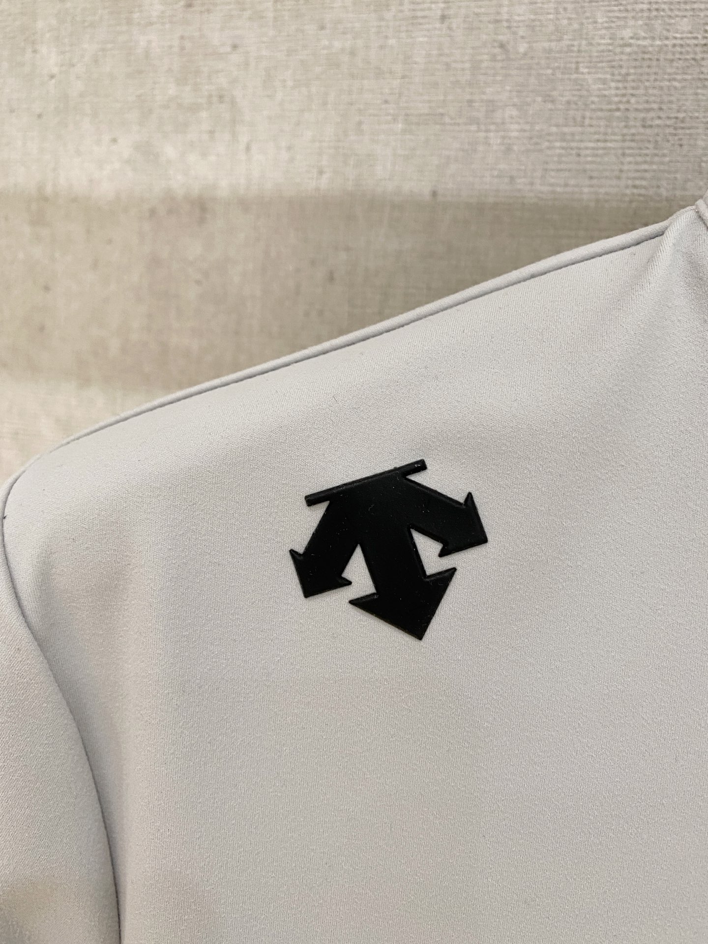 🌾 迪桑特 25ss早秋【新品】半高领打底衫单穿卫衣爆款 超前卫设计风格 细腻舒适 穿着非常轻便不易起皱