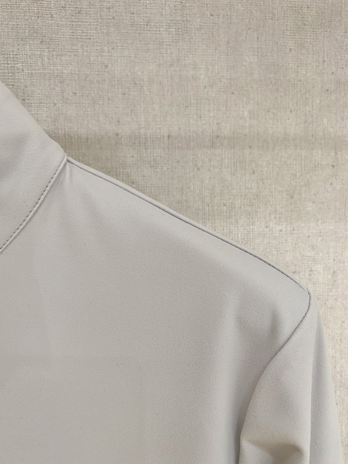 🌾 始祖鸟 25ss早秋【新品】半高领打底衫单穿卫衣爆款 超前卫设计风格 细腻舒适 穿着非常轻便不易起皱