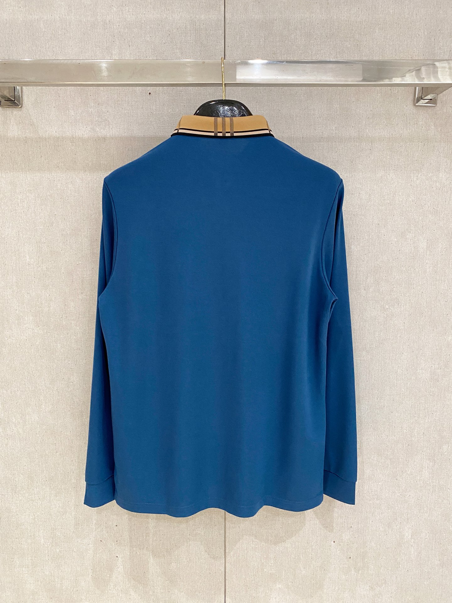 🌾 巴宝莉 25ss【新品】Polo打底衫爆款 超前卫设计风格 细腻舒适 穿着非常轻便不易起皱。多重重工