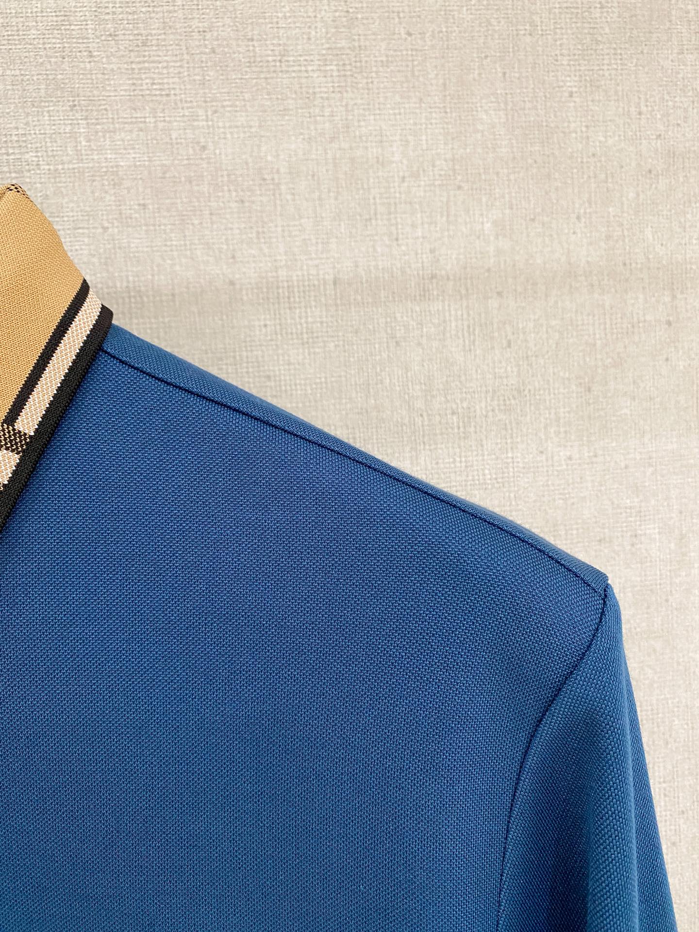 🌾 巴宝莉 25ss【新品】Polo打底衫爆款 超前卫设计风格 细腻舒适 穿着非常轻便不易起皱。多重重工