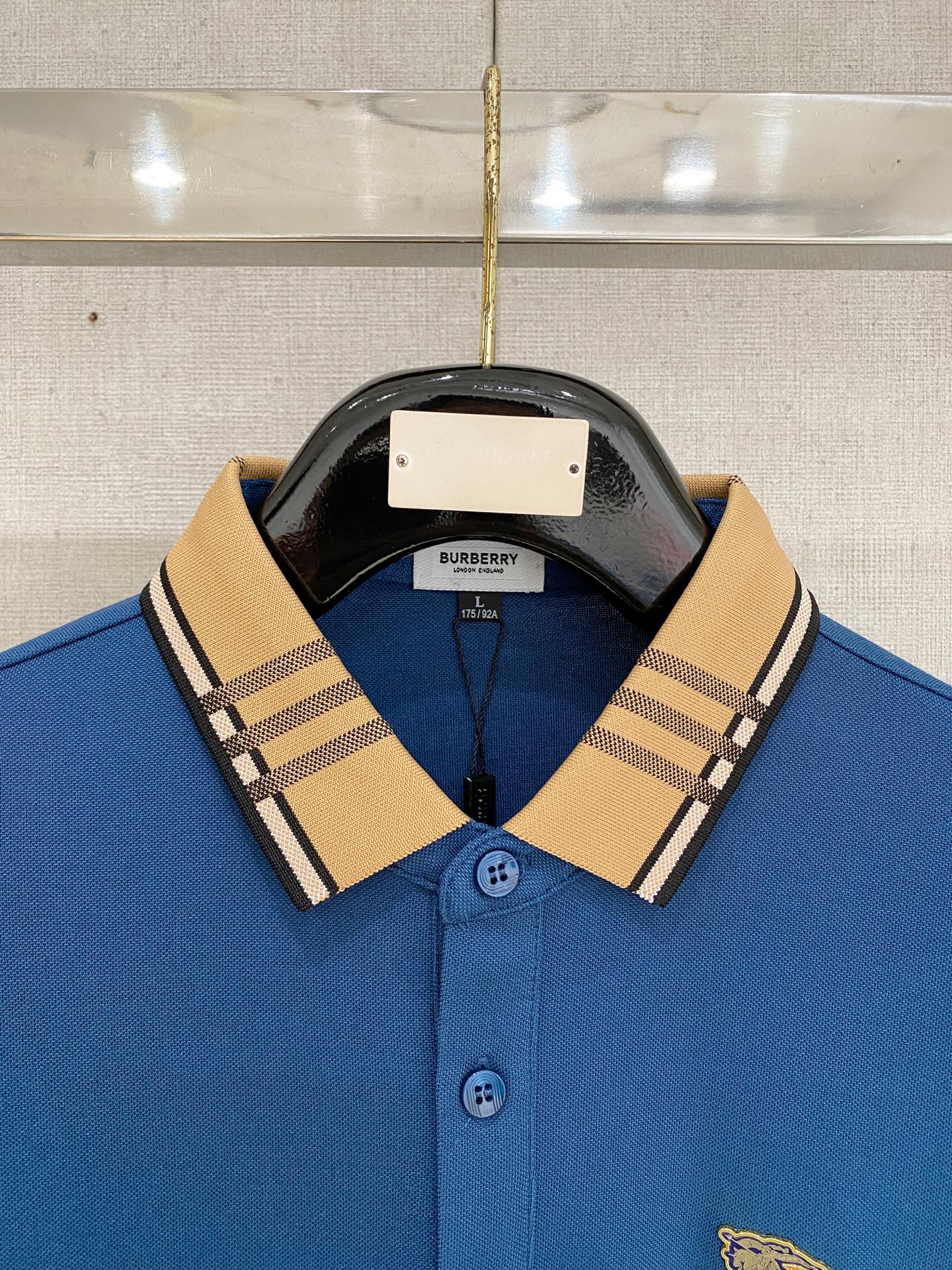 🌾 巴宝莉 25ss【新品】Polo打底衫爆款 超前卫设计风格 细腻舒适 穿着非常轻便不易起皱。多重重工