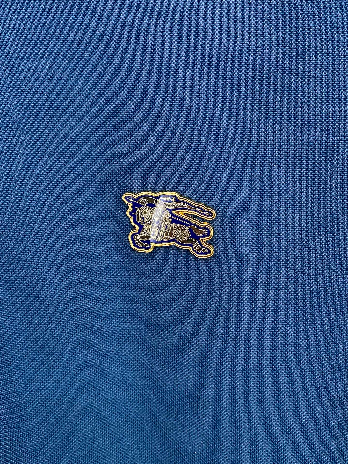 🌾 巴宝莉 25ss【新品】Polo打底衫爆款 超前卫设计风格 细腻舒适 穿着非常轻便不易起皱。多重重工