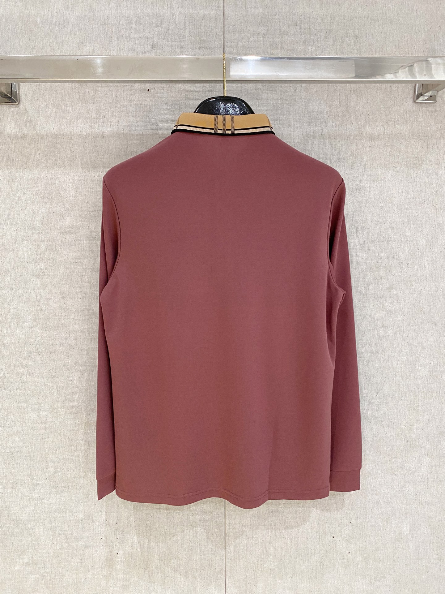 🌾 巴宝莉 25ss【新品】Polo打底衫爆款 超前卫设计风格 细腻舒适 穿着非常轻便不易起皱。多重重工