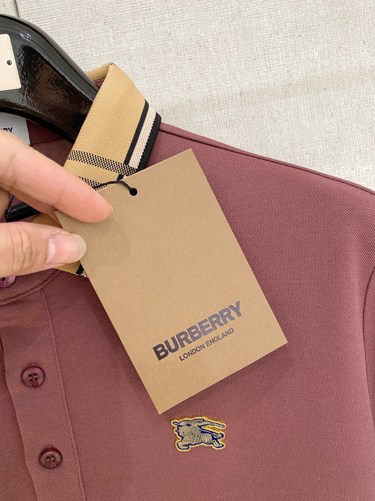 🌾 巴宝莉 25ss【新品】Polo打底衫爆款 超前卫设计风格 细腻舒适 穿着非常轻便不易起皱。多重重工