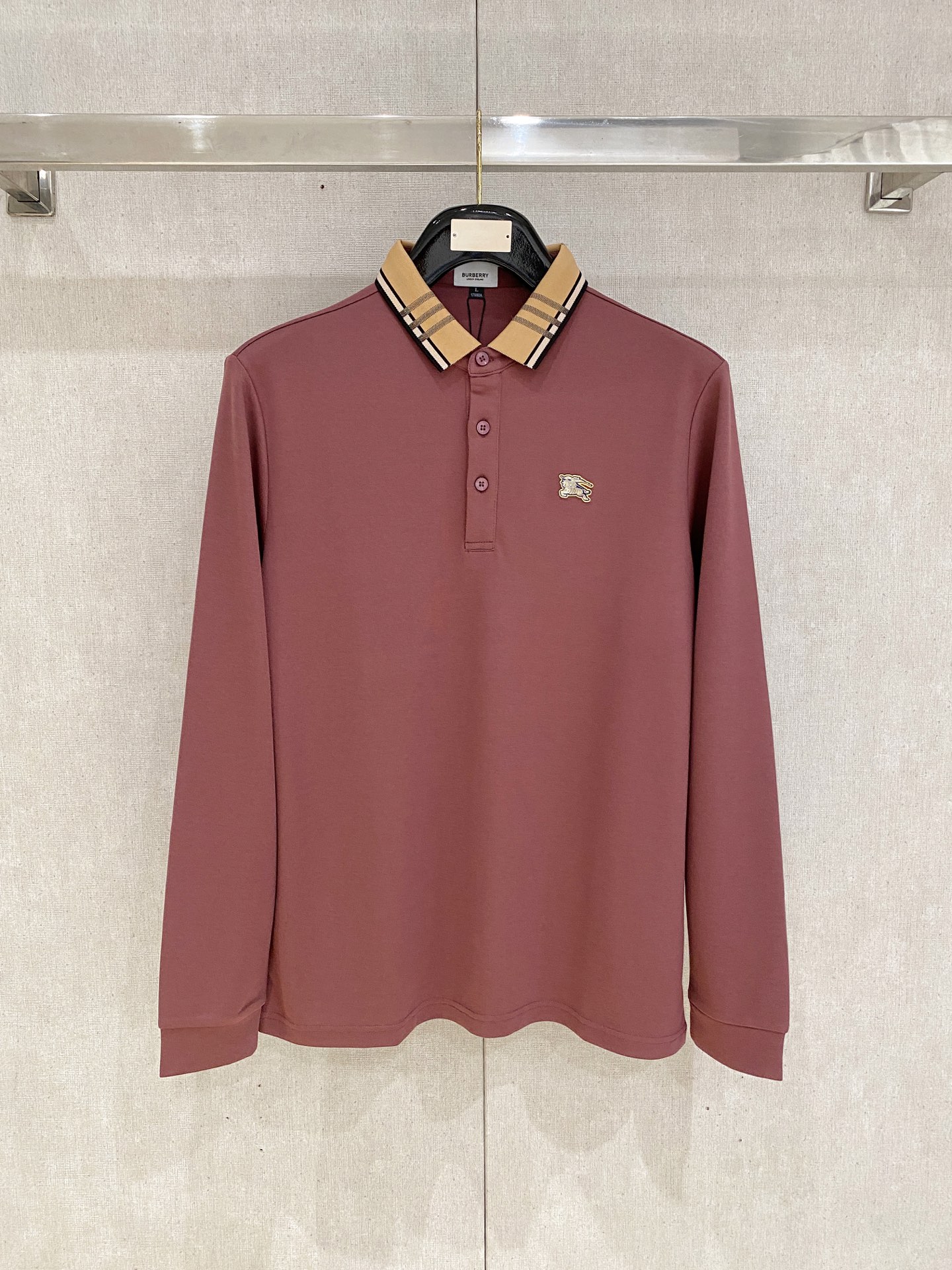 🌾 巴宝莉 25ss【新品】Polo打底衫爆款 超前卫设计风格 细腻舒适 穿着非常轻便不易起皱。多重重工