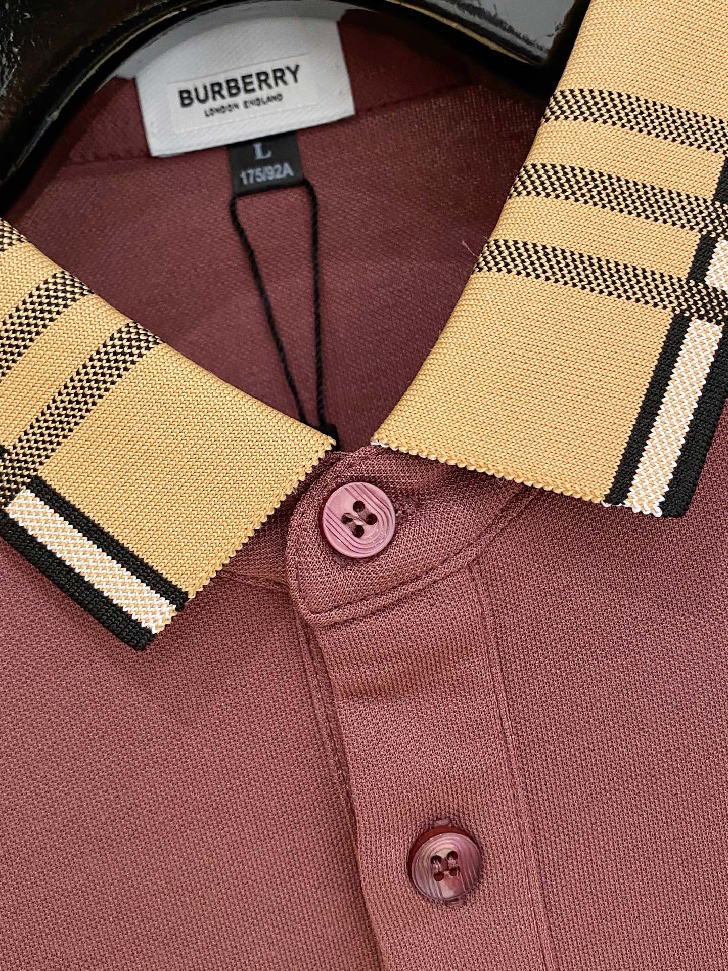 🌾 巴宝莉 25ss【新品】Polo打底衫爆款 超前卫设计风格 细腻舒适 穿着非常轻便不易起皱。多重重工