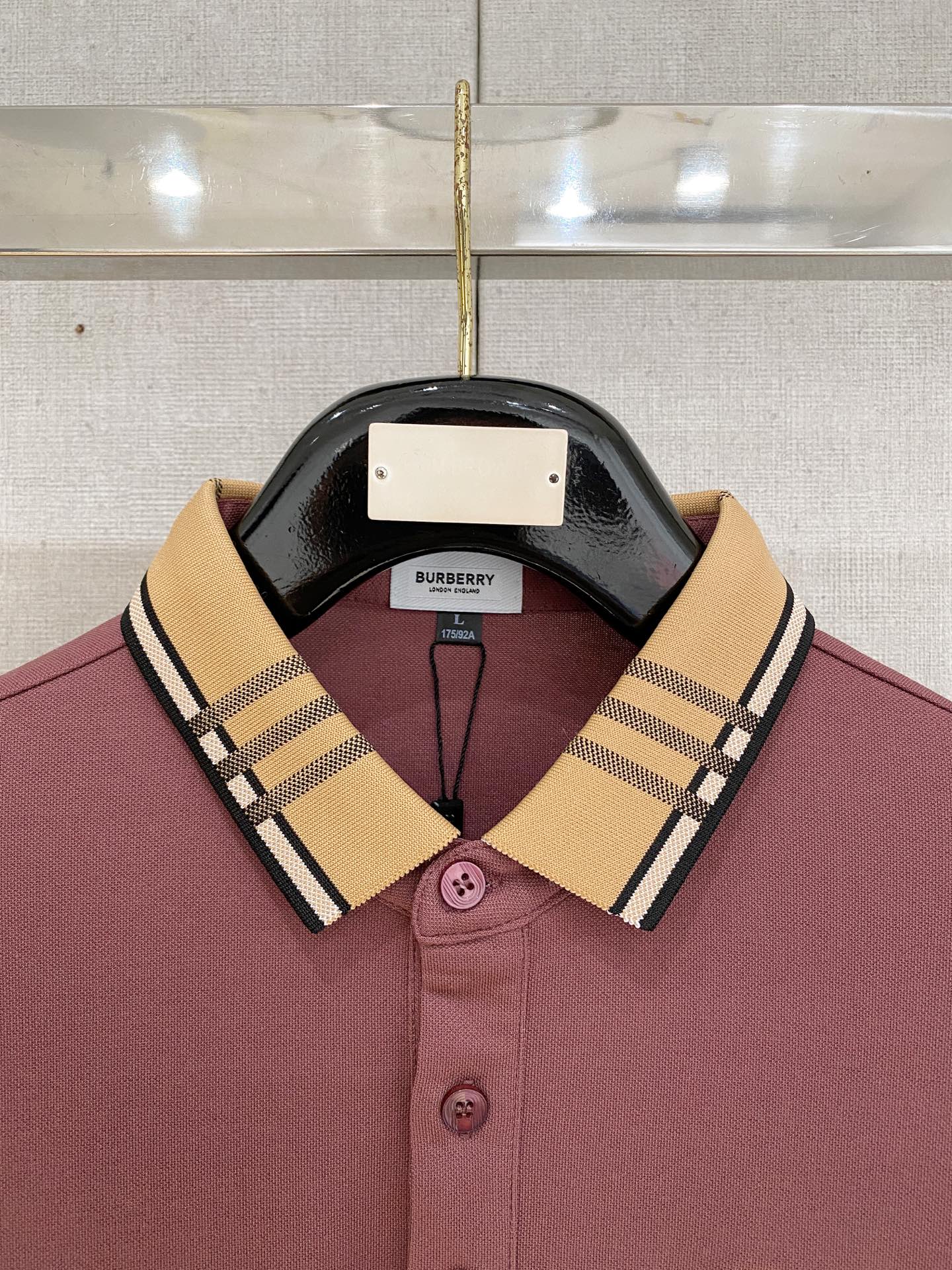 🌾 巴宝莉 25ss【新品】Polo打底衫爆款 超前卫设计风格 细腻舒适 穿着非常轻便不易起皱。多重重工