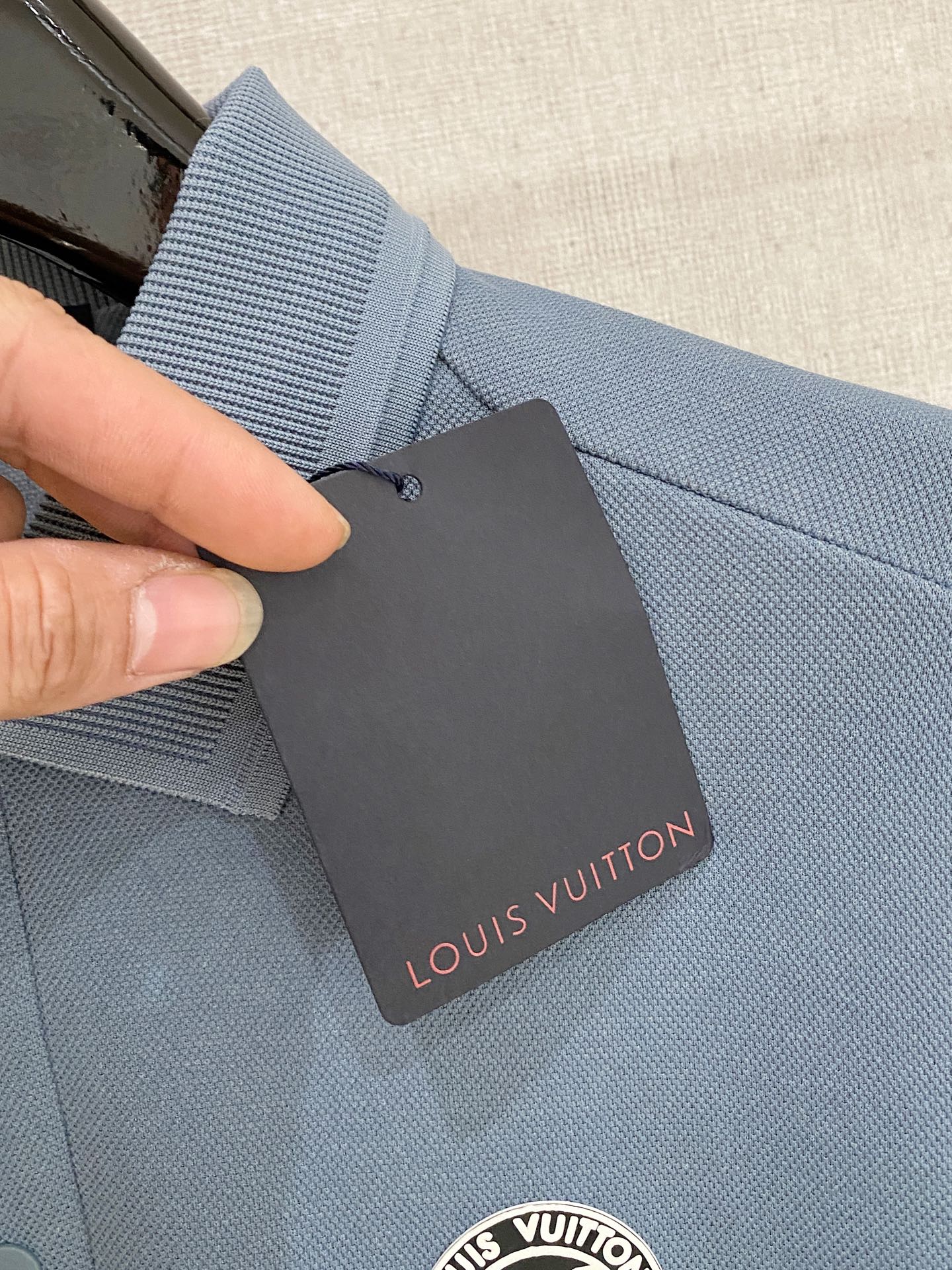 🌾 LV 25ss【新品】Polo打底衫爆款 超前卫设计风格 细腻舒适 穿着非常轻便不易起皱。多重重工艺