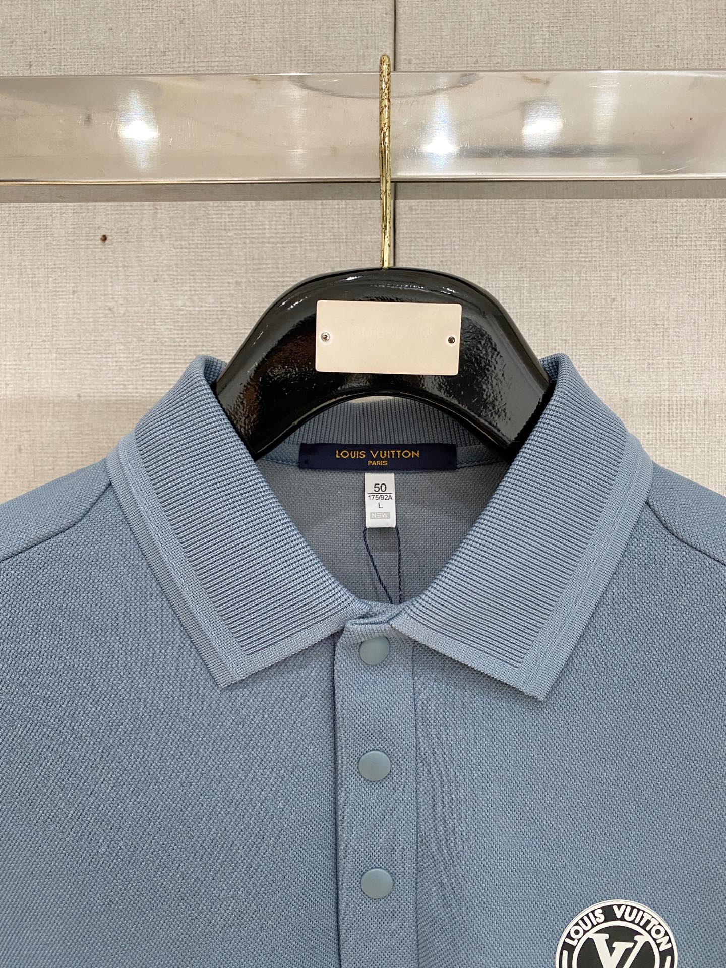 🌾 LV 25ss【新品】Polo打底衫爆款 超前卫设计风格 细腻舒适 穿着非常轻便不易起皱。多重重工艺