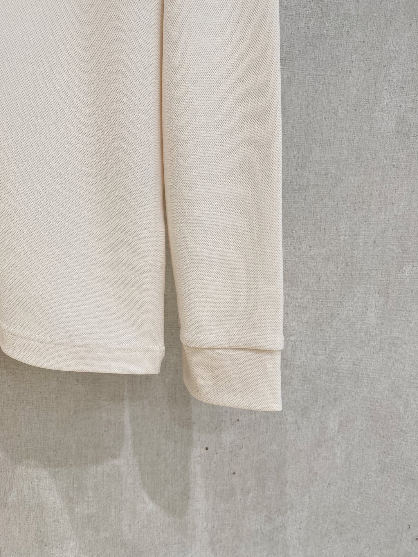 🌾 LV 25ss【新品】Polo打底衫爆款 超前卫设计风格 细腻舒适 穿着非常轻便不易起皱。多重重工艺