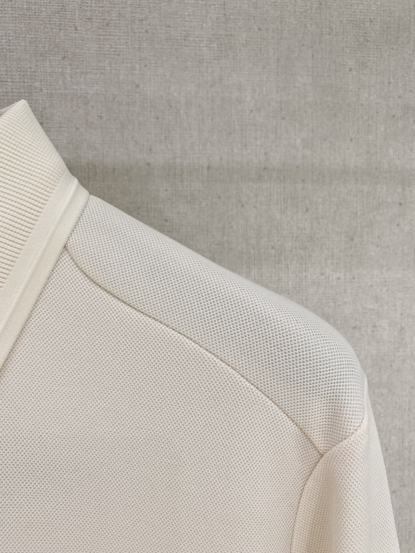 🌾 LV 25ss【新品】Polo打底衫爆款 超前卫设计风格 细腻舒适 穿着非常轻便不易起皱。多重重工艺