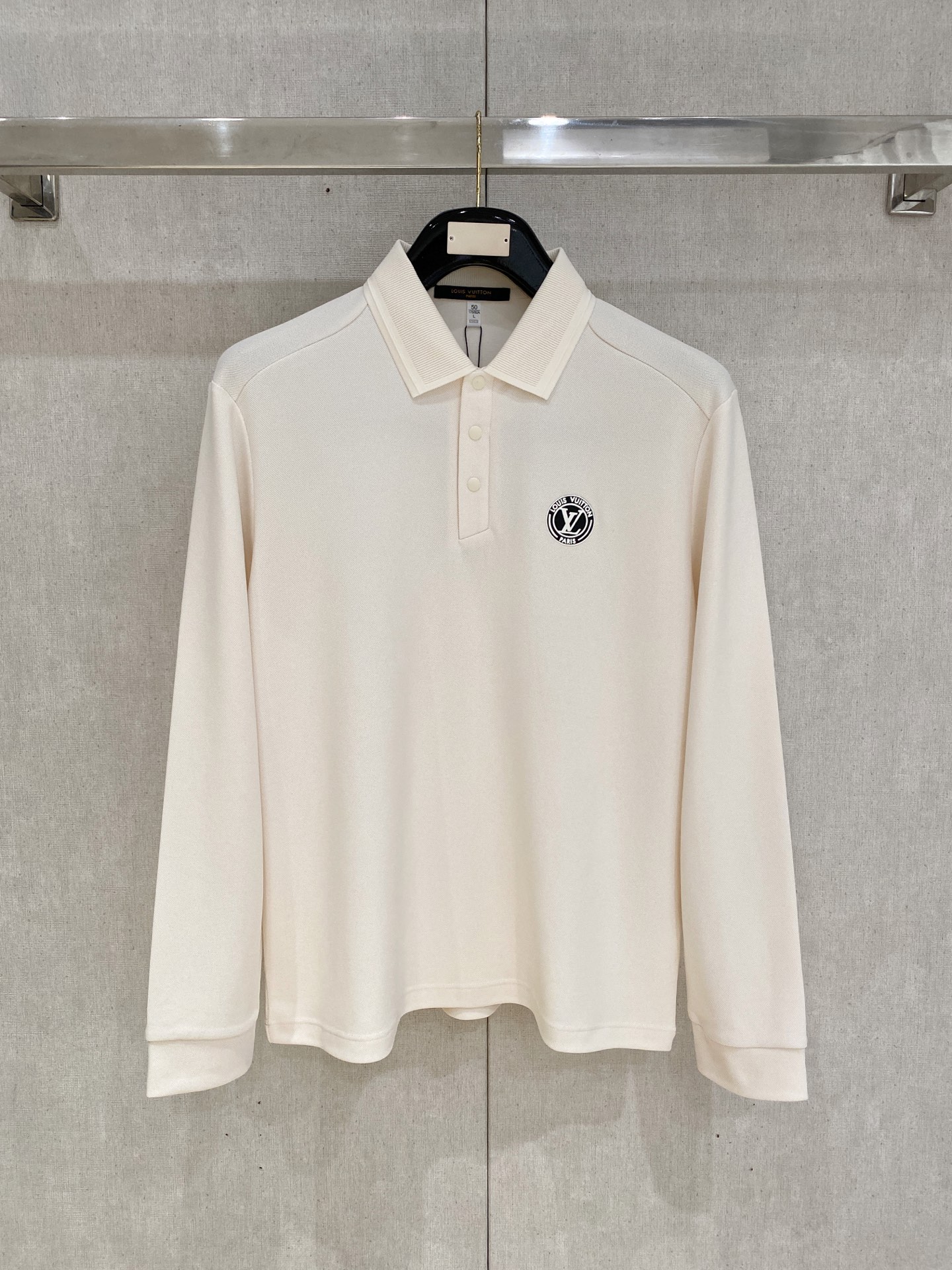 🌾 LV 25ss【新品】Polo打底衫爆款 超前卫设计风格 细腻舒适 穿着非常轻便不易起皱。多重重工艺