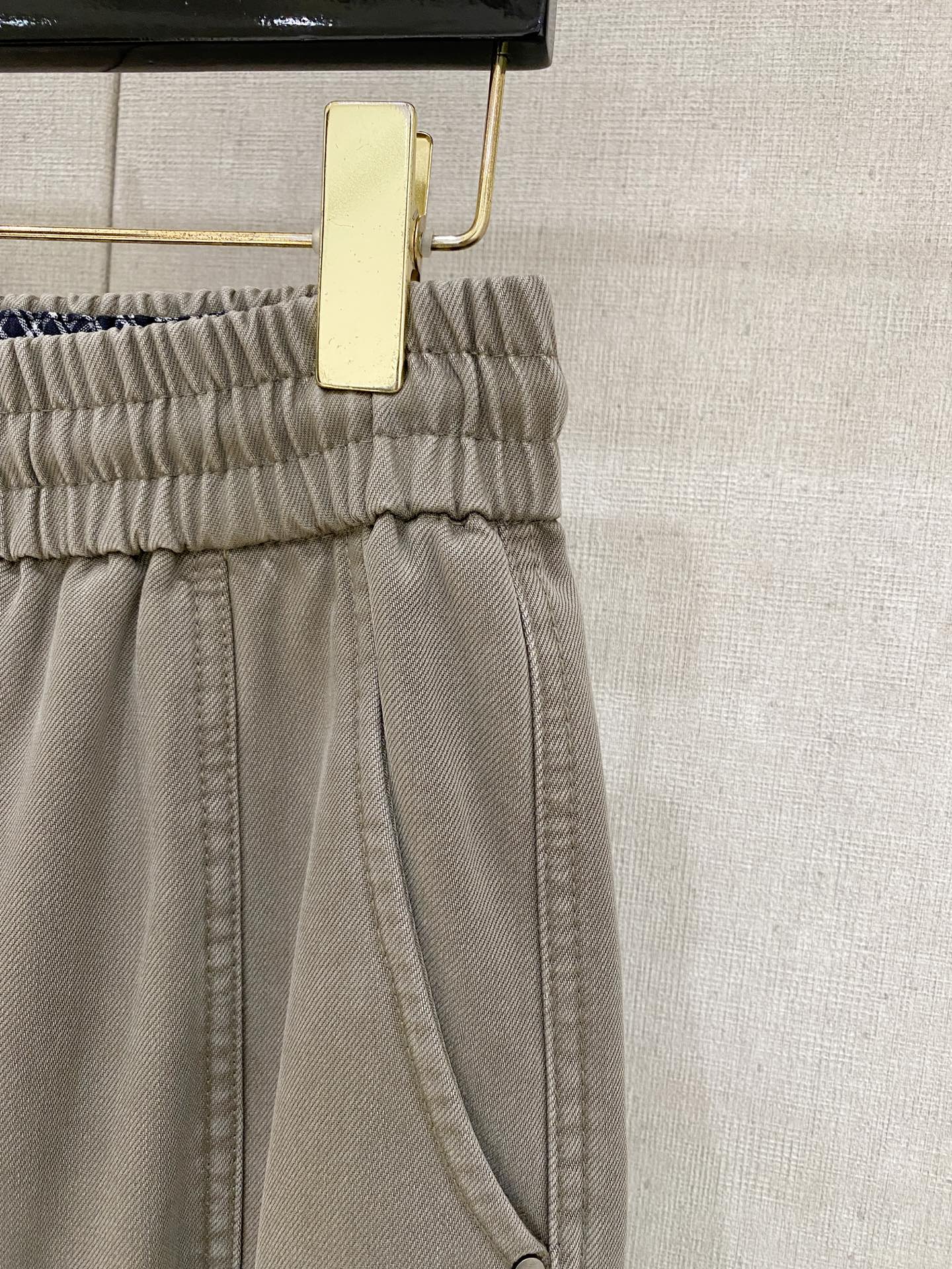 🌾 始祖鸟 【新品】秋冬加绒休闲裤金典再次出现，原单订制超级百搭款。独家定制面料，挺阔有型，贴身舒适。原