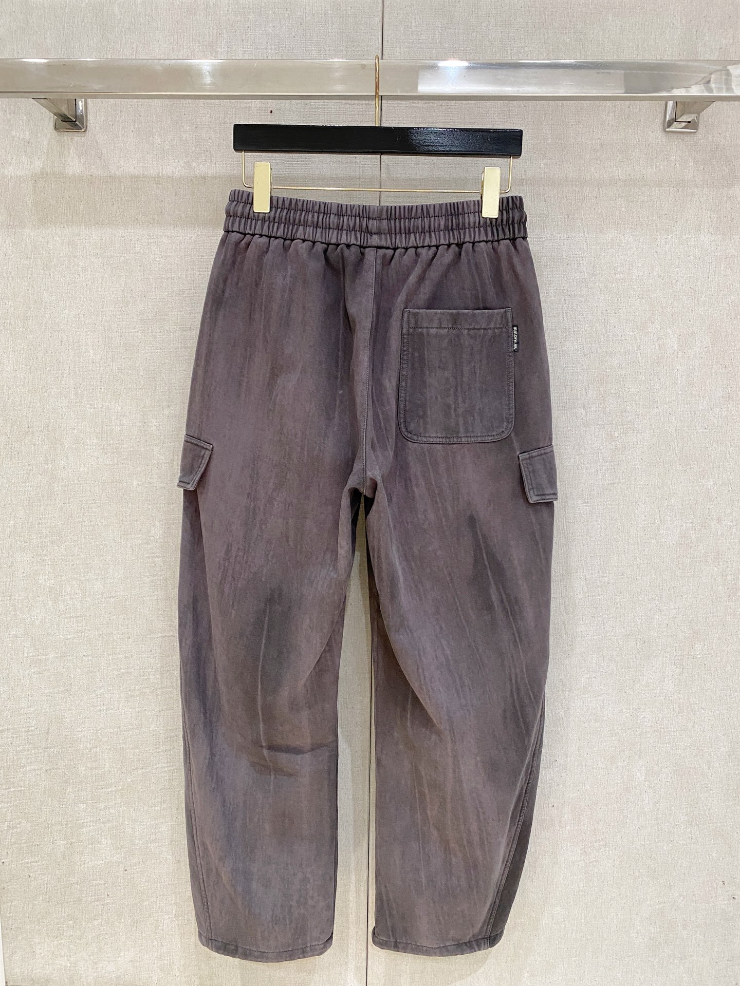 🌾 始祖鸟 【新品】秋冬加绒休闲裤金典再次出现，原单订制超级百搭款。独家定制面料，挺阔有型，贴身舒适。原