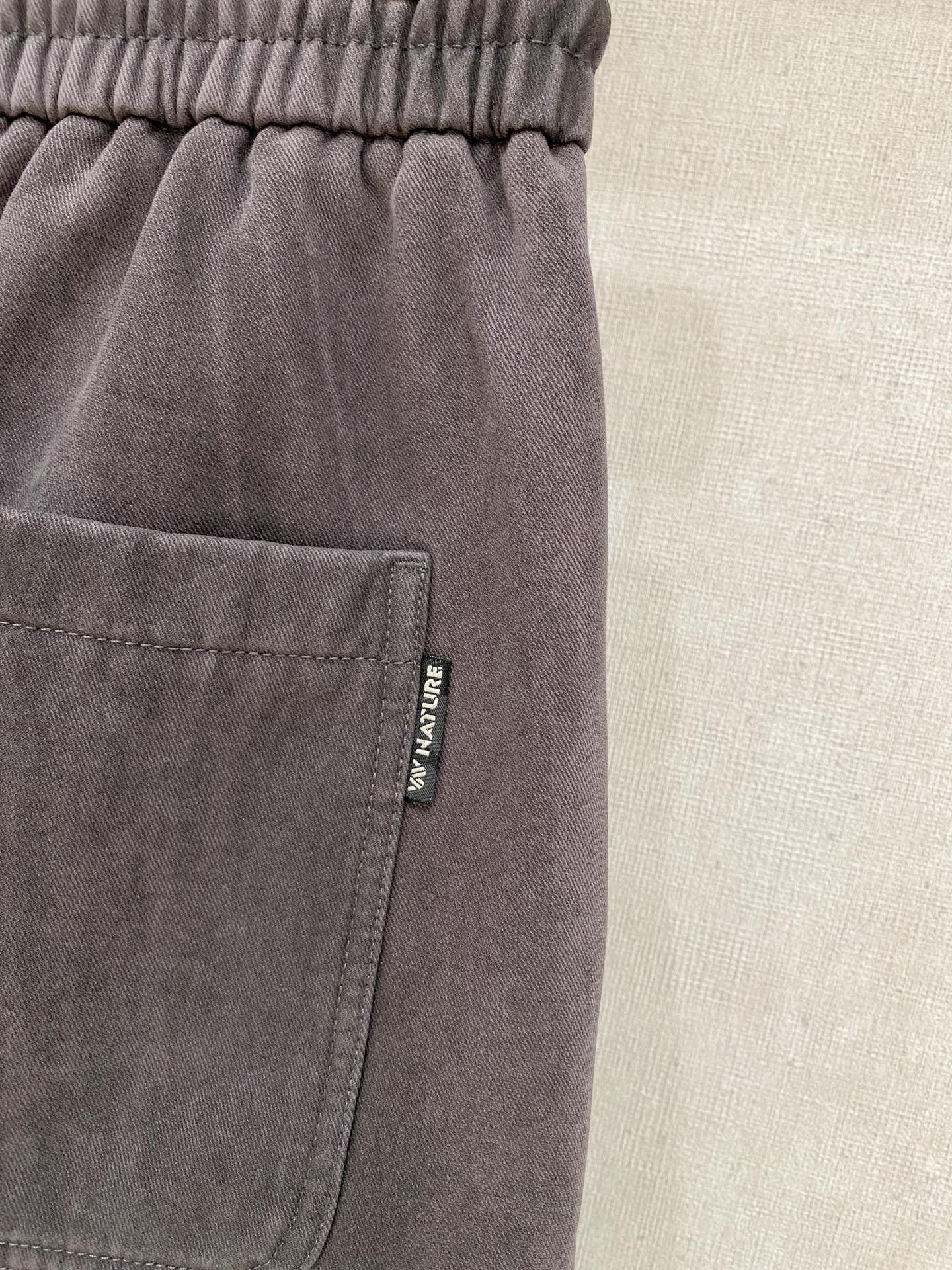 🌾 始祖鸟 【新品】秋冬加绒休闲裤金典再次出现，原单订制超级百搭款。独家定制面料，挺阔有型，贴身舒适。原