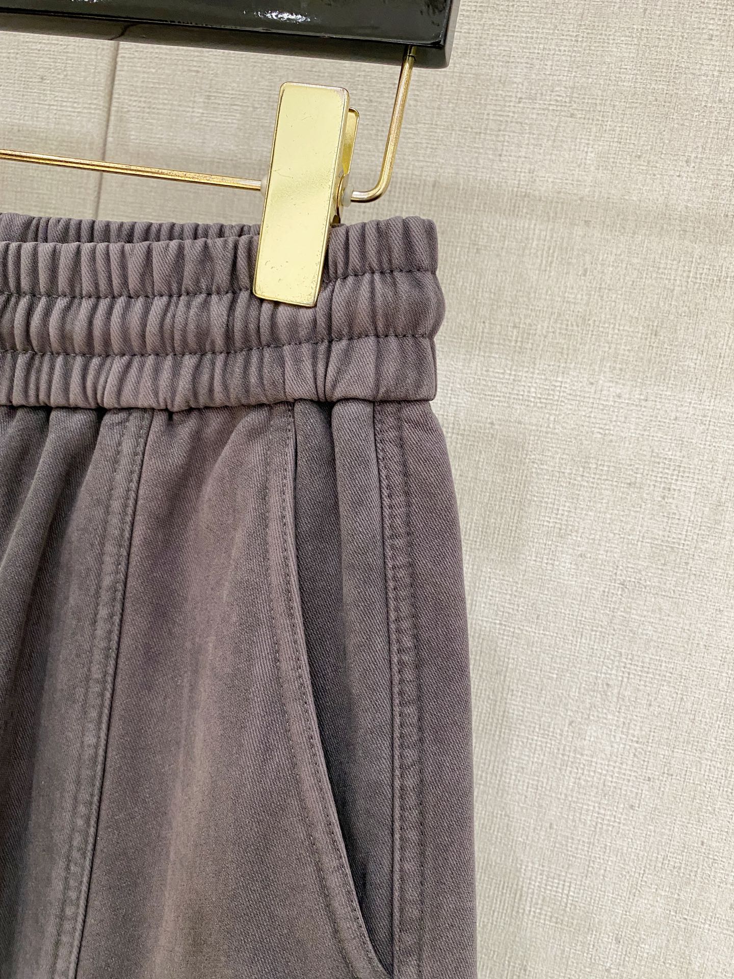 🌾 始祖鸟 【新品】秋冬加绒休闲裤金典再次出现，原单订制超级百搭款。独家定制面料，挺阔有型，贴身舒适。原