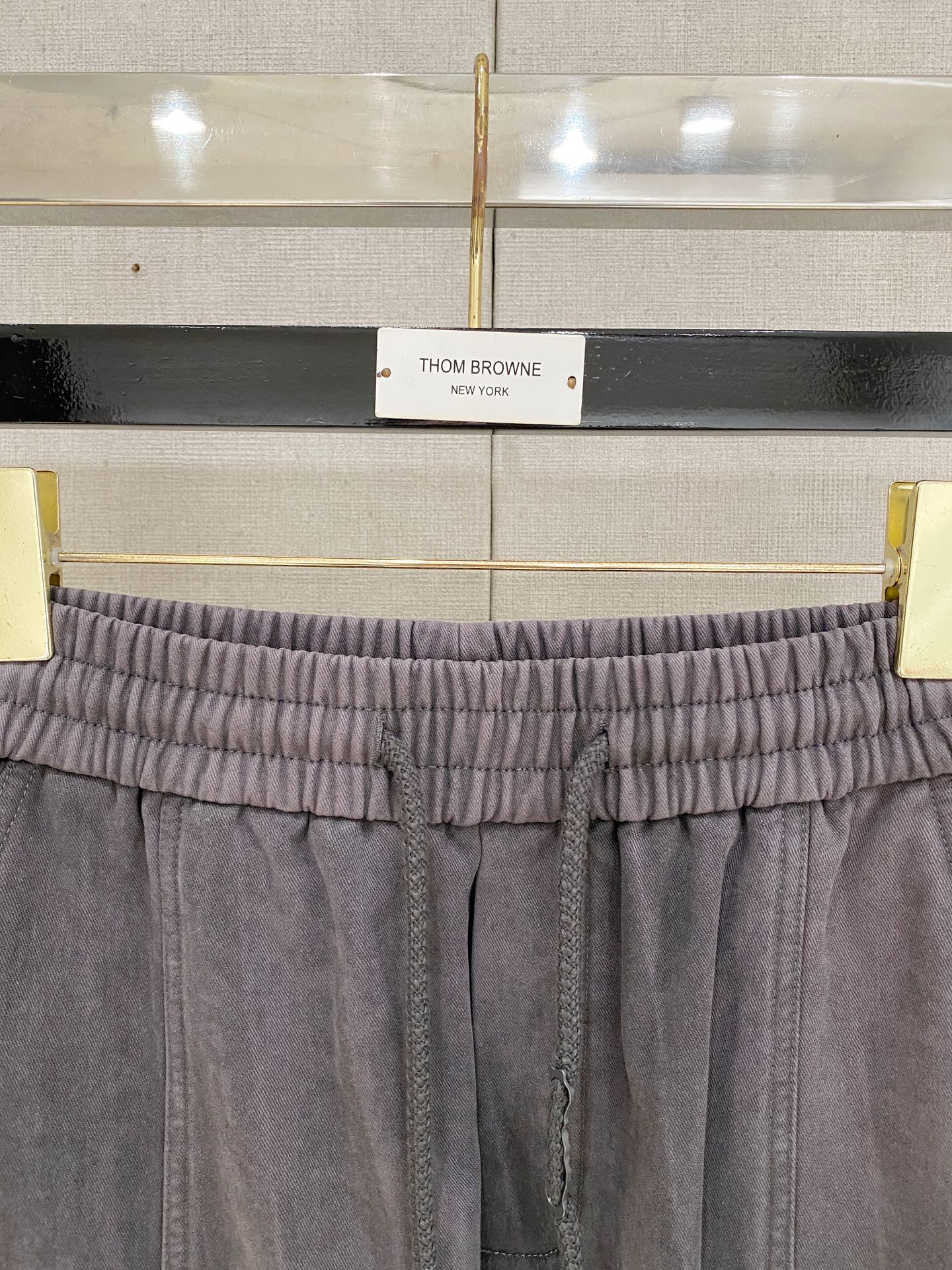 🌾 始祖鸟 【新品】秋冬加绒休闲裤金典再次出现，原单订制超级百搭款。独家定制面料，挺阔有型，贴身舒适。原