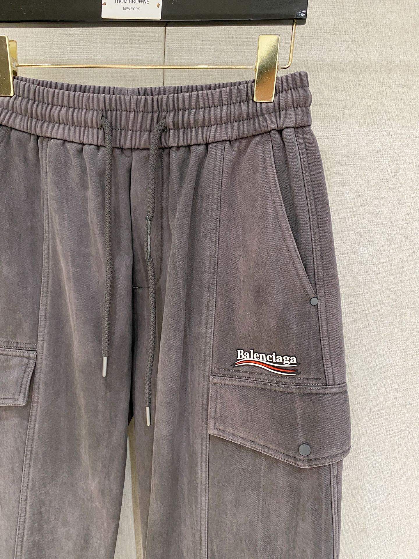 🌾 始祖鸟 【新品】秋冬加绒休闲裤金典再次出现，原单订制超级百搭款。独家定制面料，挺阔有型，贴身舒适。原