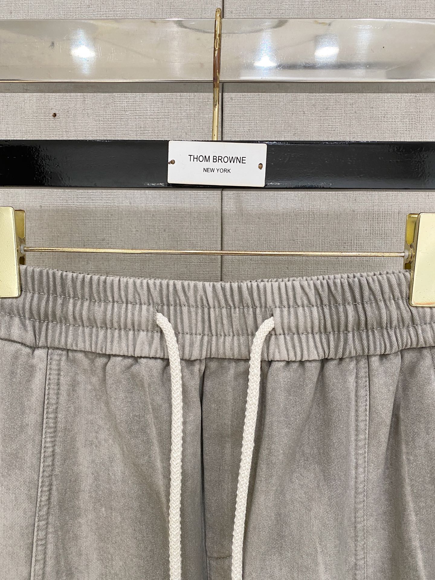 🌾 始祖鸟 【新品】秋冬加绒休闲裤金典再次出现，原单订制超级百搭款。独家定制面料，挺阔有型，贴身舒适。原