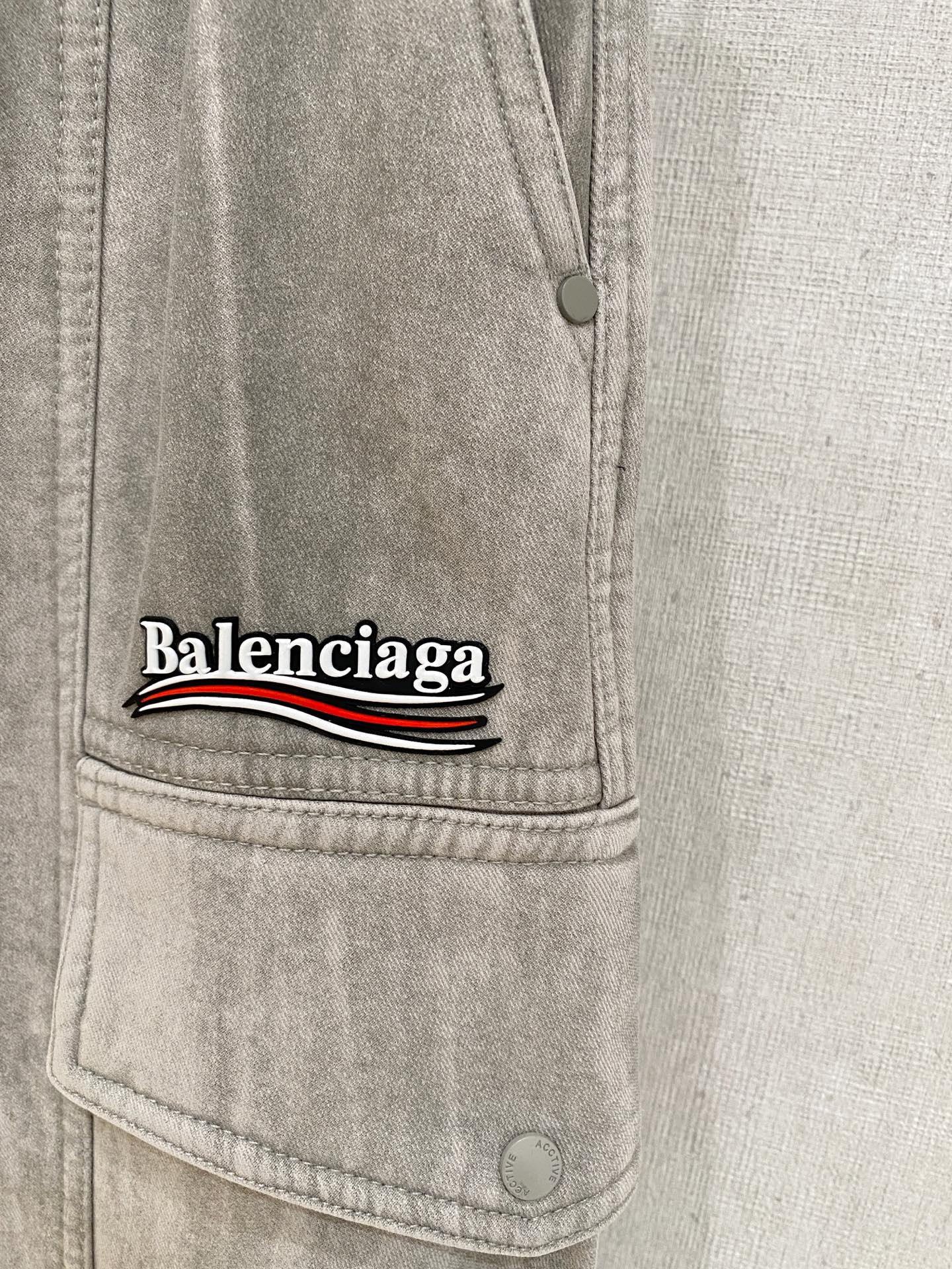 🌾 始祖鸟 【新品】秋冬加绒休闲裤金典再次出现，原单订制超级百搭款。独家定制面料，挺阔有型，贴身舒适。原