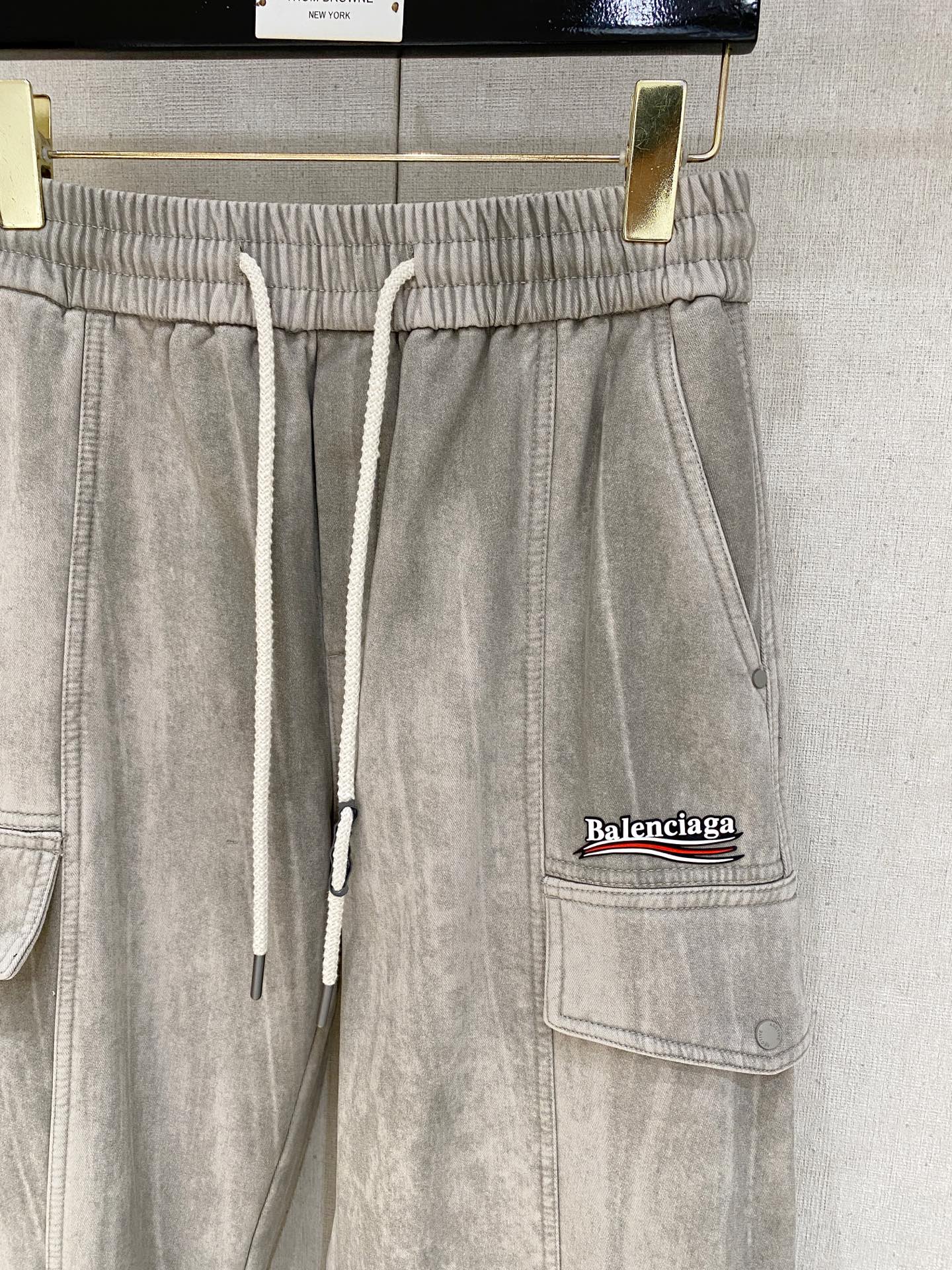 🌾 始祖鸟 【新品】秋冬加绒休闲裤金典再次出现，原单订制超级百搭款。独家定制面料，挺阔有型，贴身舒适。原