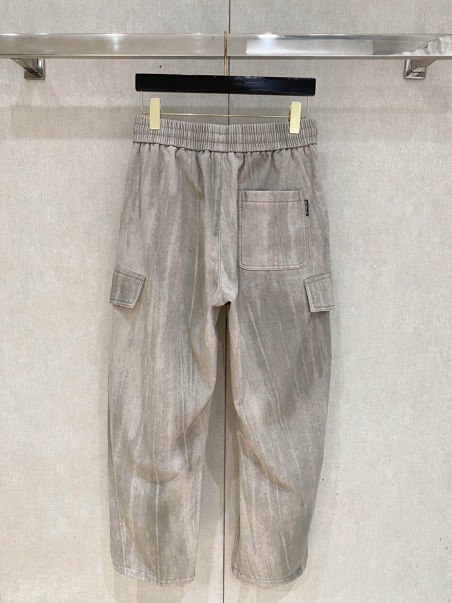 🌾 始祖鸟 【新品】秋冬加绒休闲裤金典再次出现，原单订制超级百搭款。独家定制面料，挺阔有型，贴身舒适。原