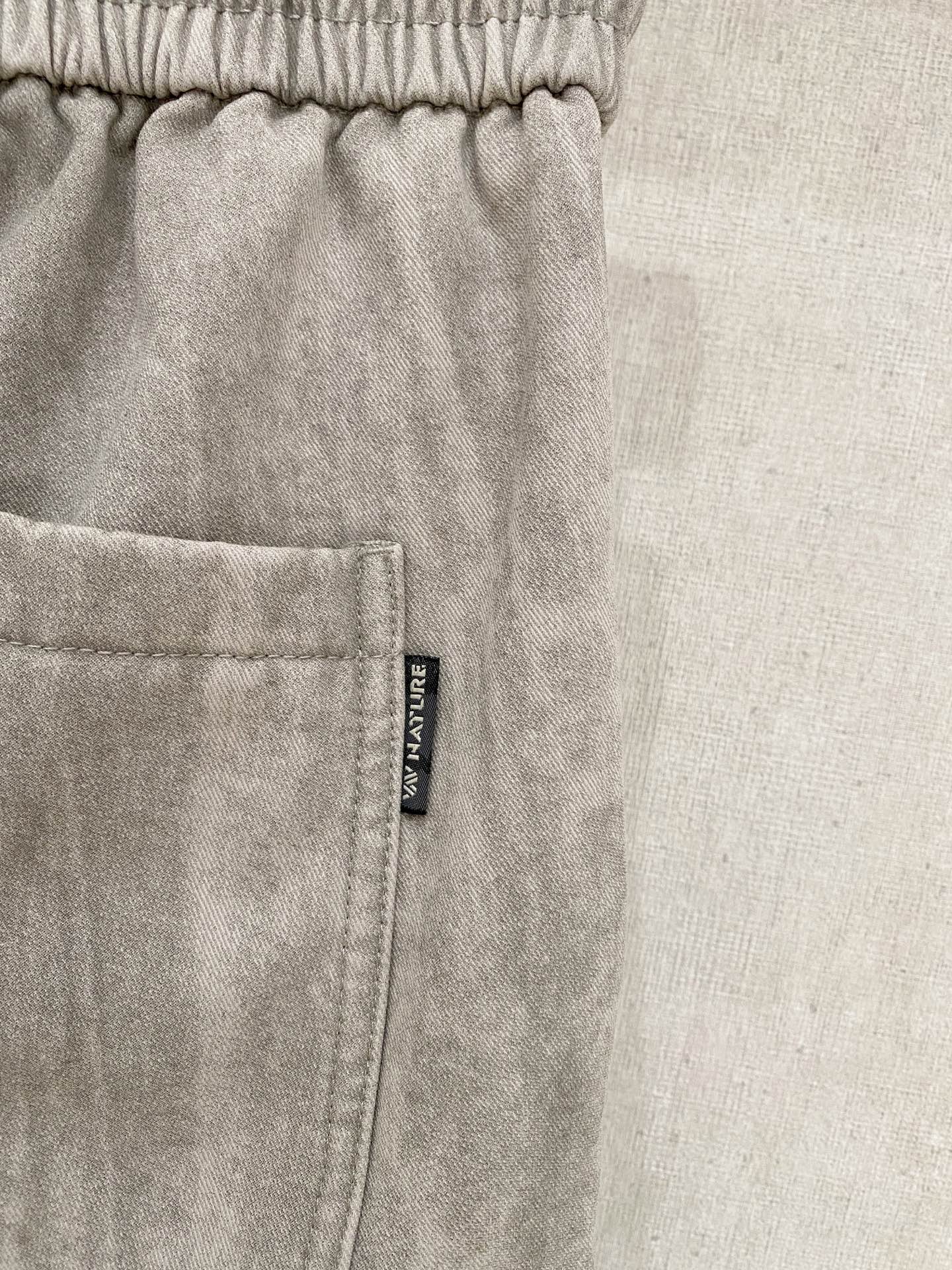 🌾 始祖鸟 【新品】秋冬加绒休闲裤金典再次出现，原单订制超级百搭款。独家定制面料，挺阔有型，贴身舒适。原