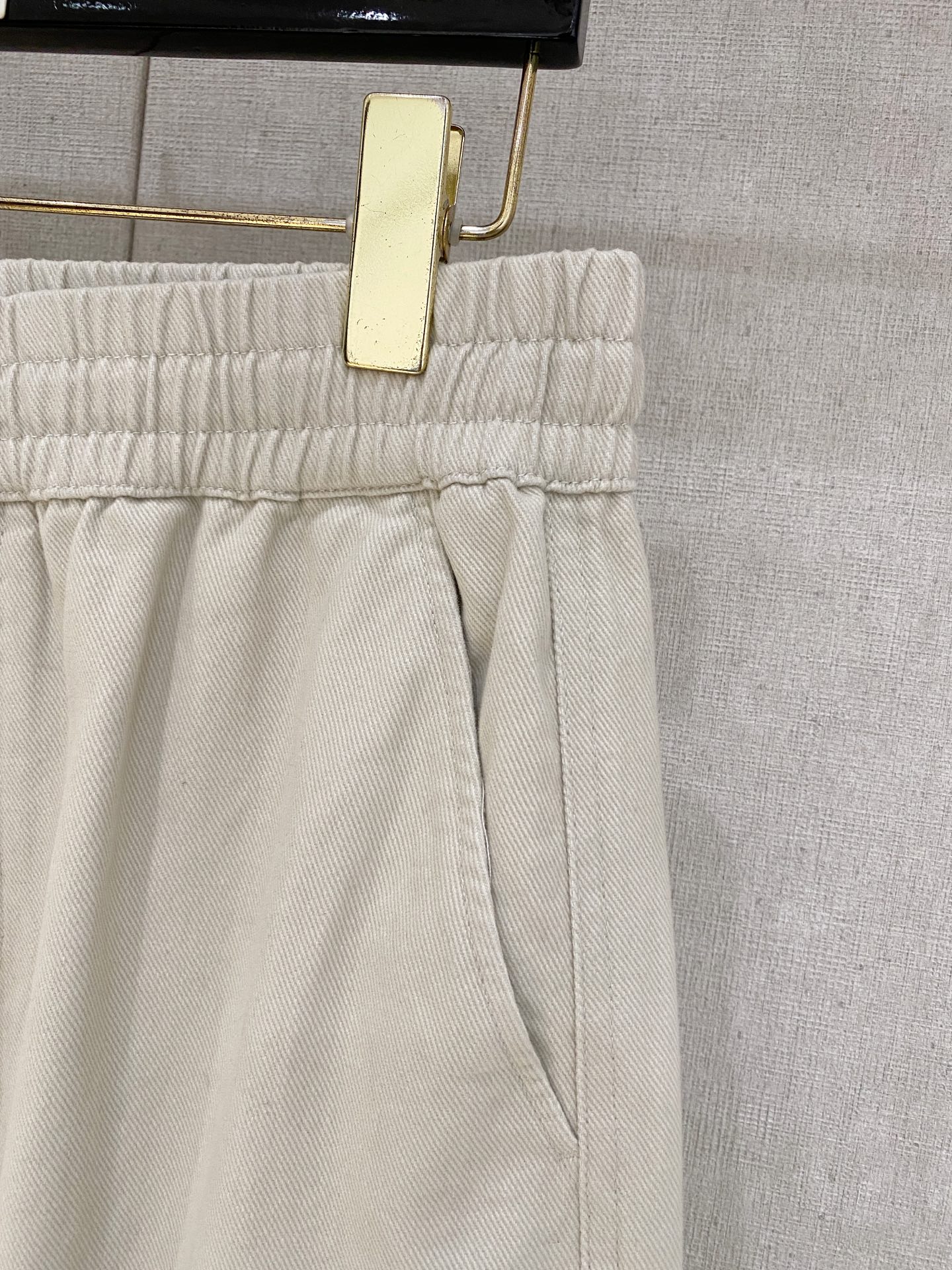 🌾 始祖鸟 【新品】秋冬加厚休闲裤金典再次出现，原单订制超级百搭款。独家定制面料，挺阔有型，贴身舒适。原